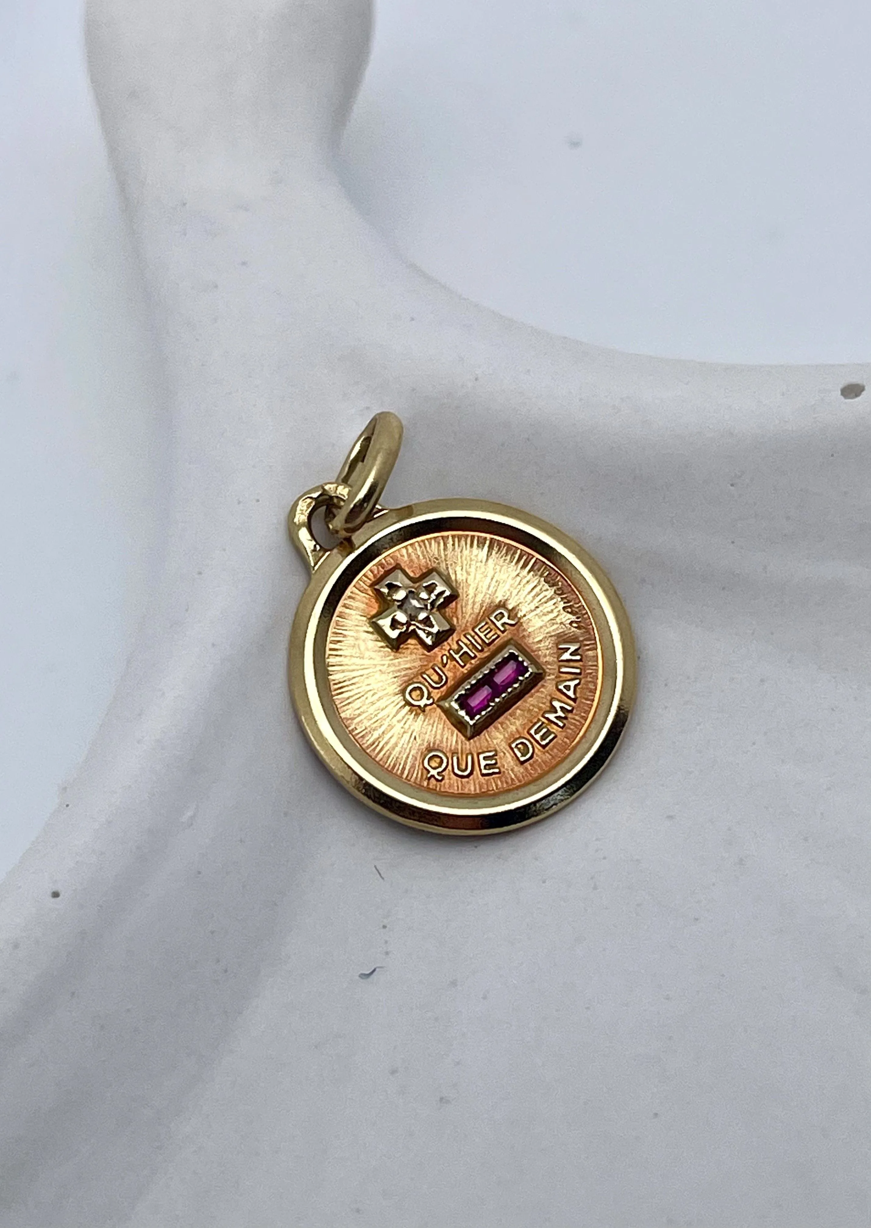 AUGIS - Médaille d'amour or jaune petit modèle sold by 58 Facettes product image thumbnail 3