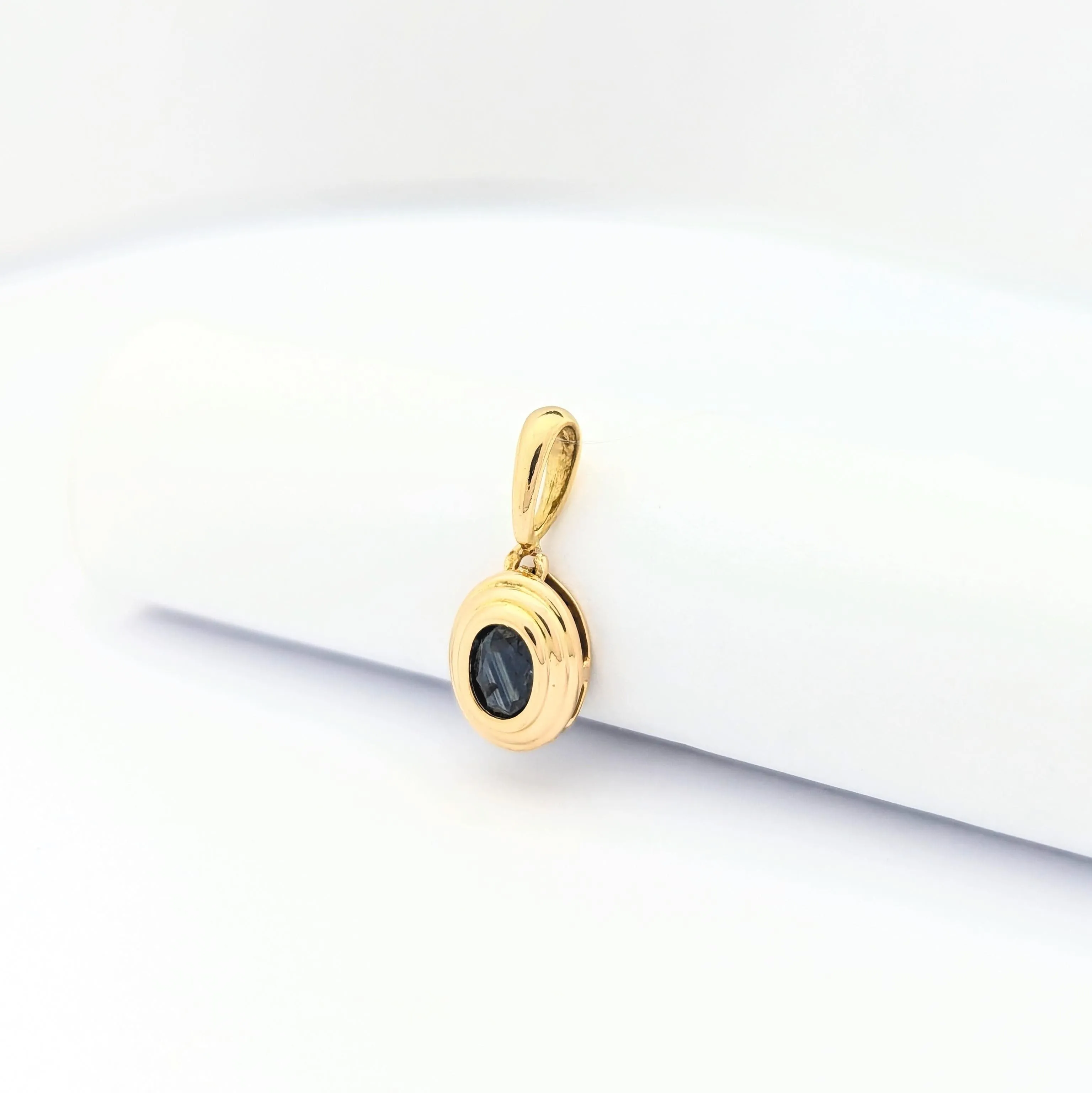 Pendentif or jaune et saphir sold by 58 Facettes product image thumbnail 3