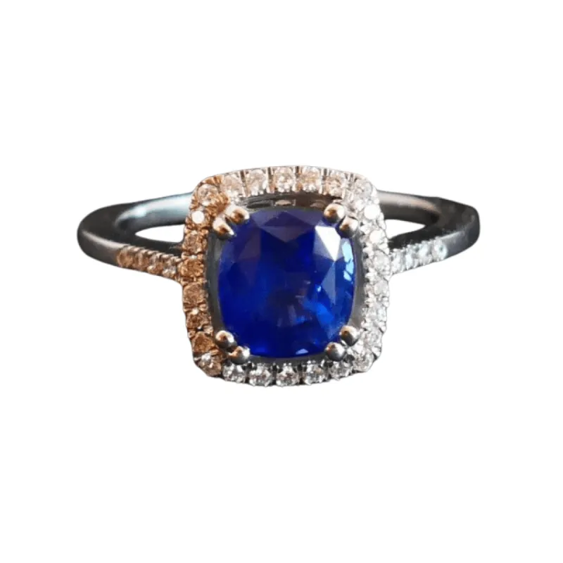 Bague Sertie d'un Saphir, entourage Diamants sold by 58 Facettes