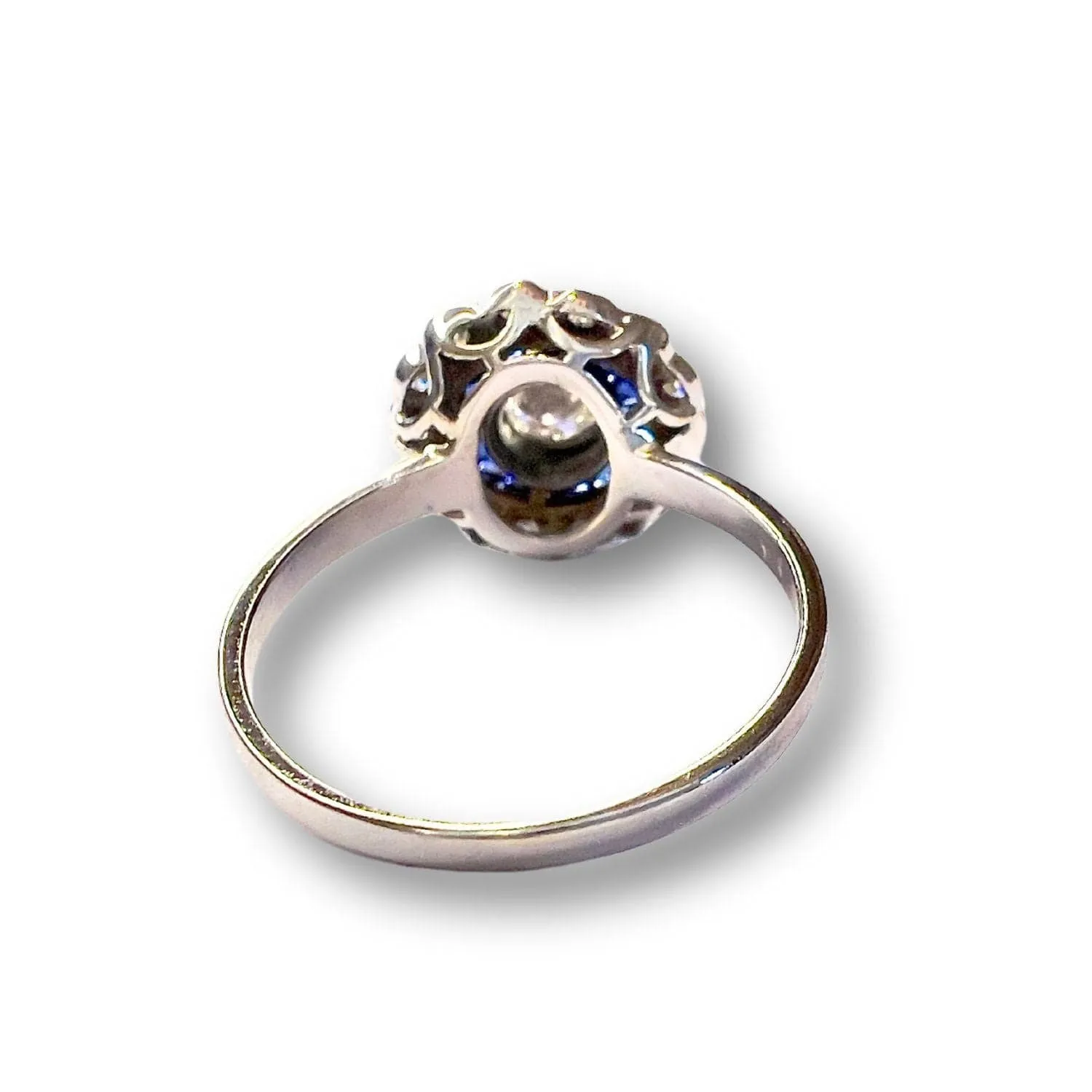 Bague de style Art Déco en or blanc avec diamants et saphirs sold by 58 Facettes product image thumbnail 2