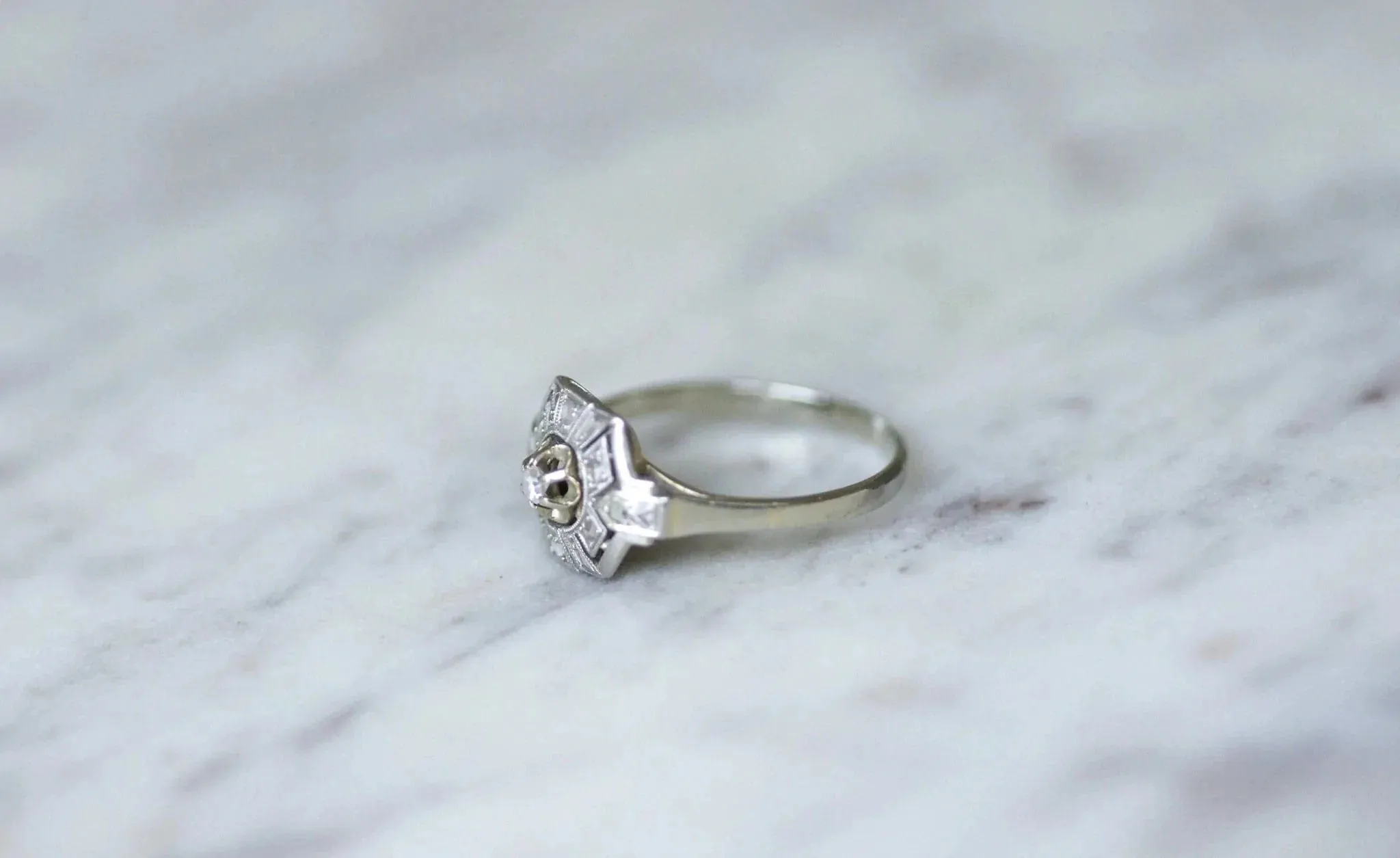 Bague Hexagonale Art Déco Diamants sold by 58 Facettes product image thumbnail 5