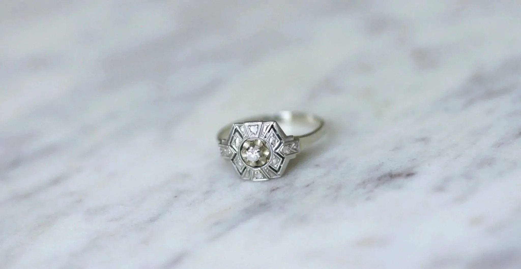 Bague Hexagonale Art Déco Diamants sold by 58 Facettes product image thumbnail 3