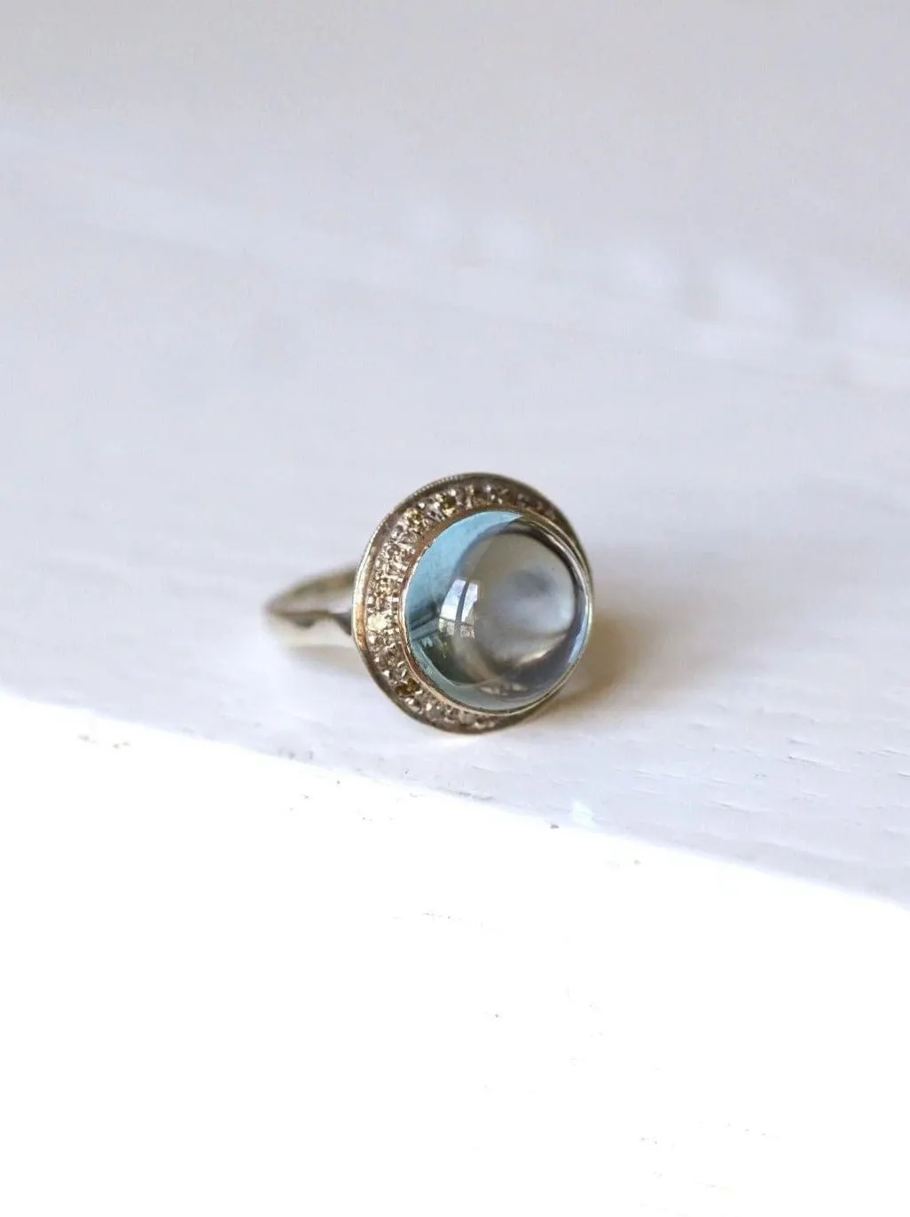 Bague vintage topaze bleue et diamants sur or et argent sold by 58 Facettes product image thumbnail 2