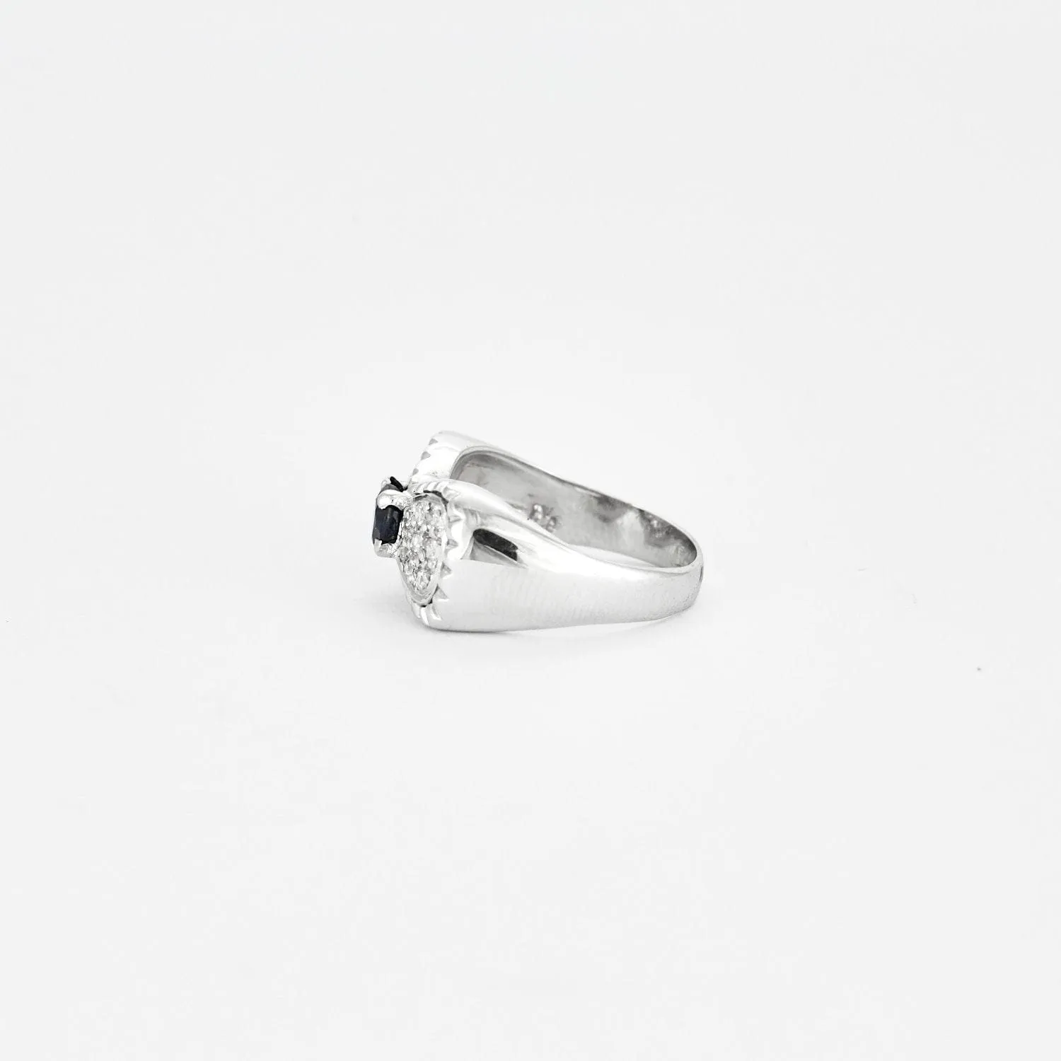 Bague en or blanc Saphir et diamants sold by 58 Facettes product image thumbnail 4