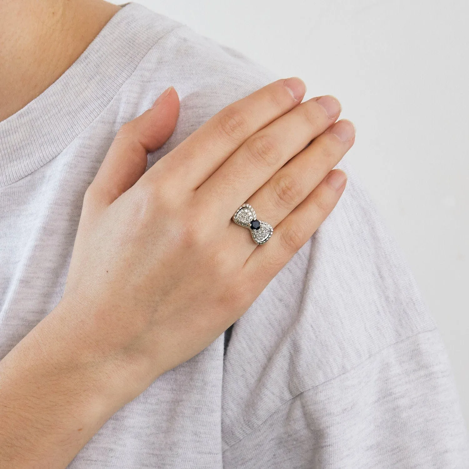 Bague en or blanc Saphir et diamants sold by 58 Facettes product image thumbnail 2