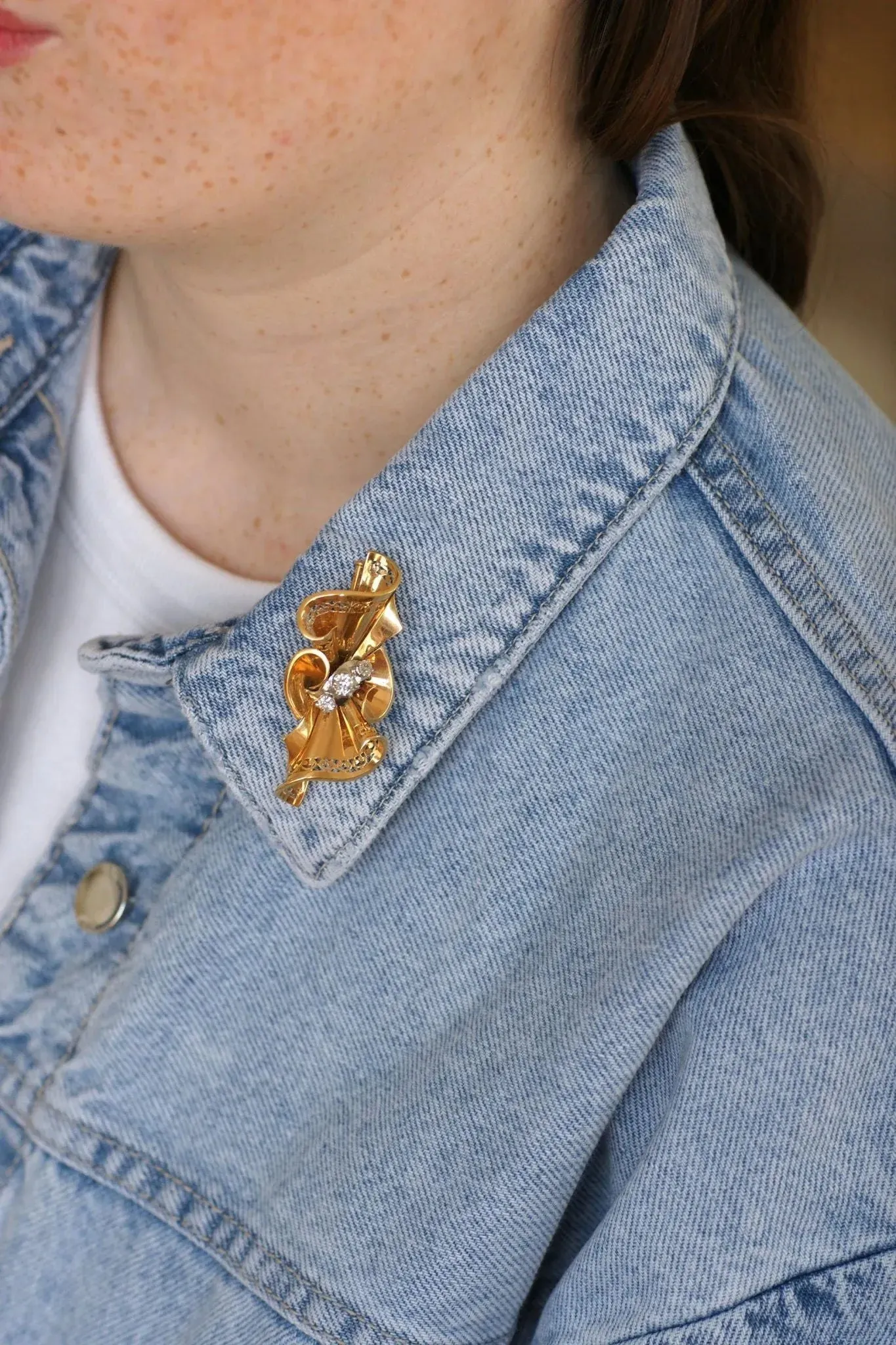 Broche noeud or rose, platine et diamants sold by 58 Facettes product image thumbnail 3