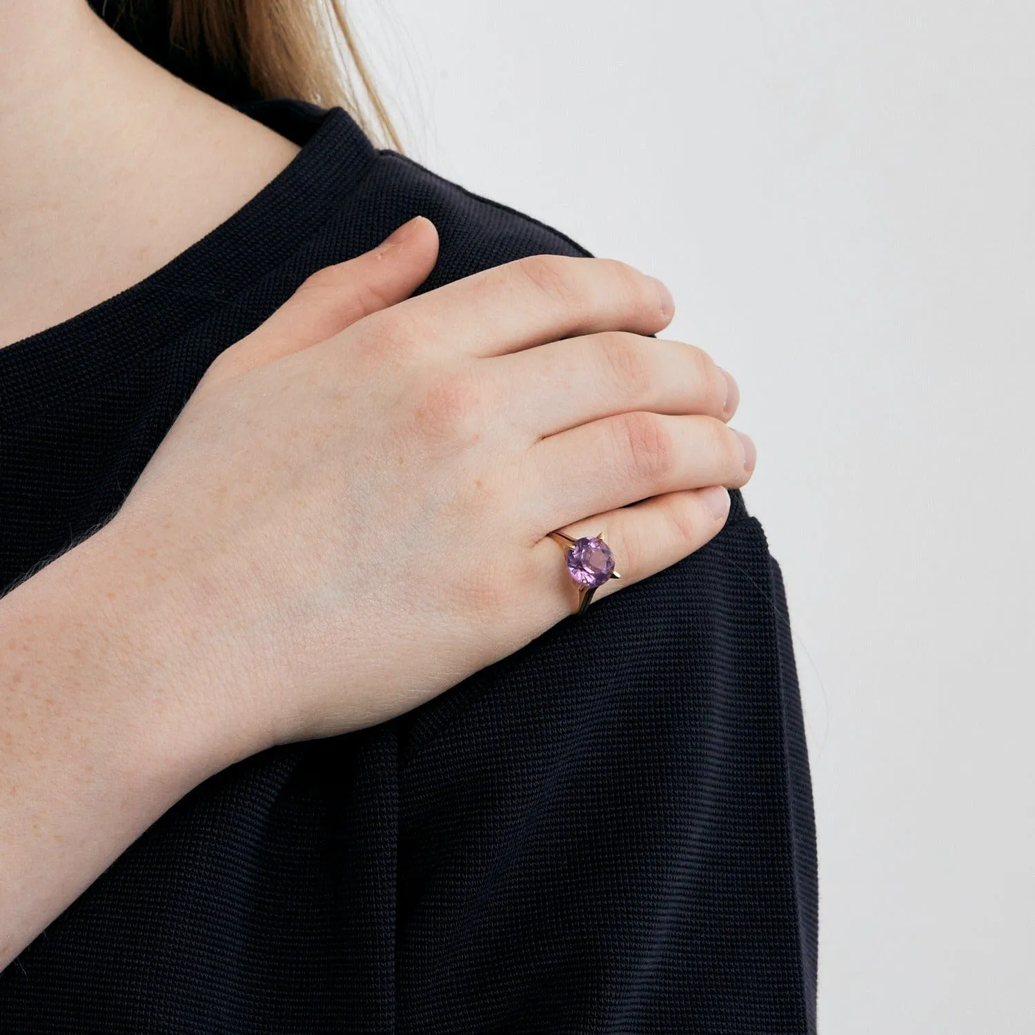 Bague en or jaune et améthyste sold by 58 Facettes product image thumbnail 2