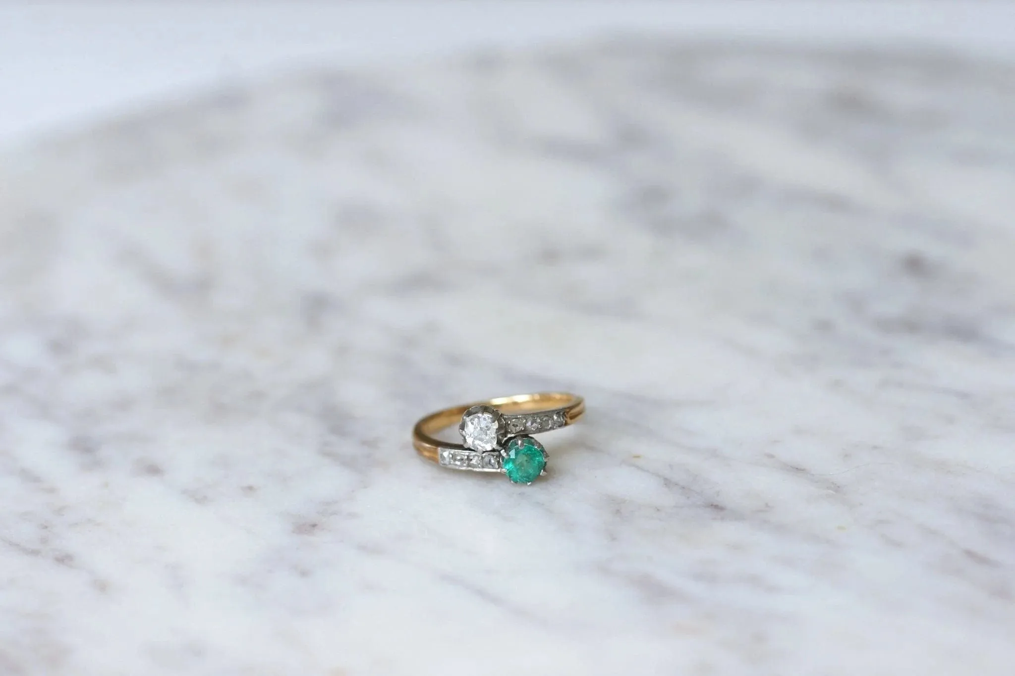 Bague toi et moi émeraude et diamants sold by 58 Facettes product image thumbnail 3