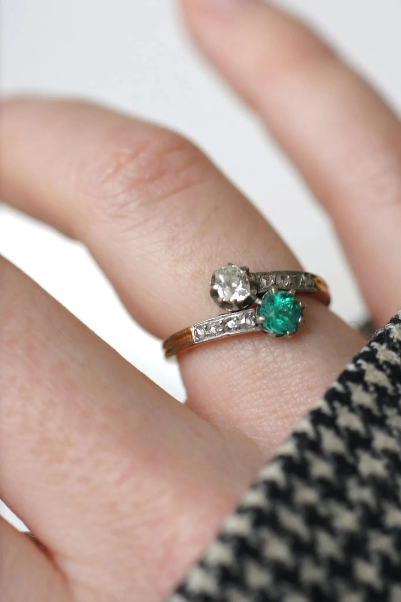 Bague toi et moi émeraude et diamants sold by 58 Facettes product image thumbnail 2