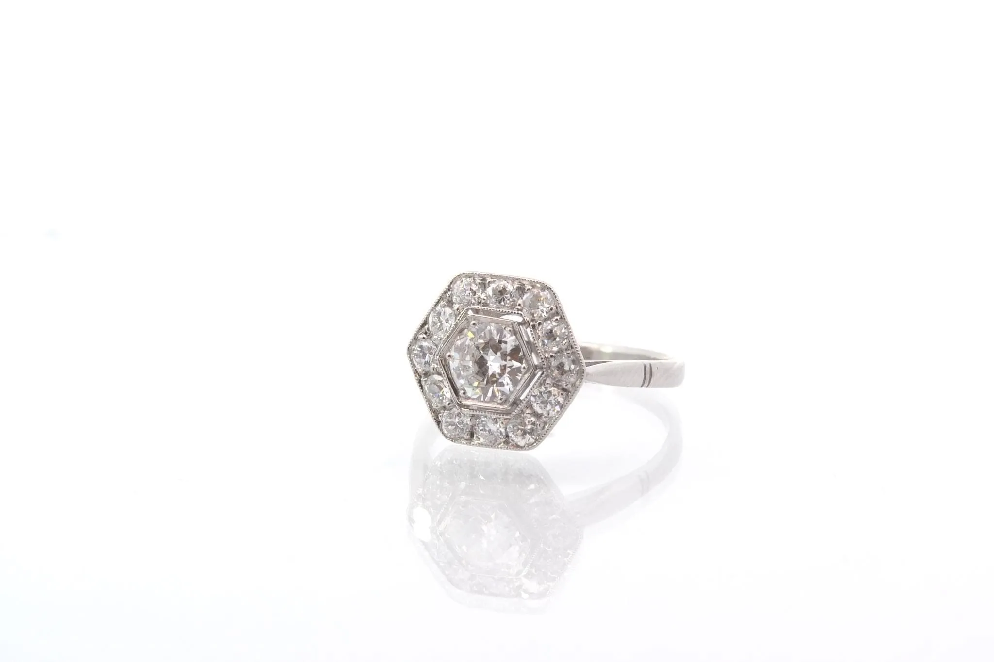 Bague vintage art déco diamants en platine sold by 58 Facettes product image thumbnail 2