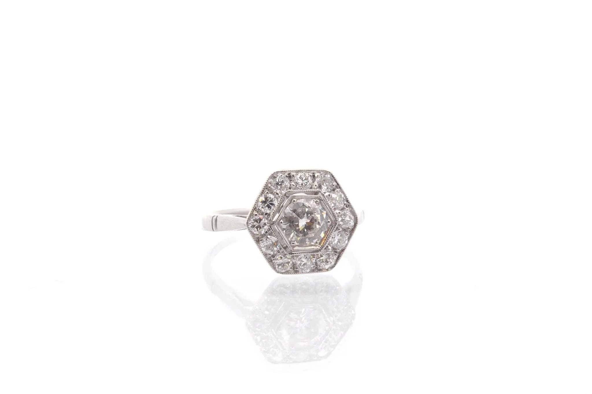 Bague vintage art déco diamants en platine sold by 58 Facettes product image thumbnail 3