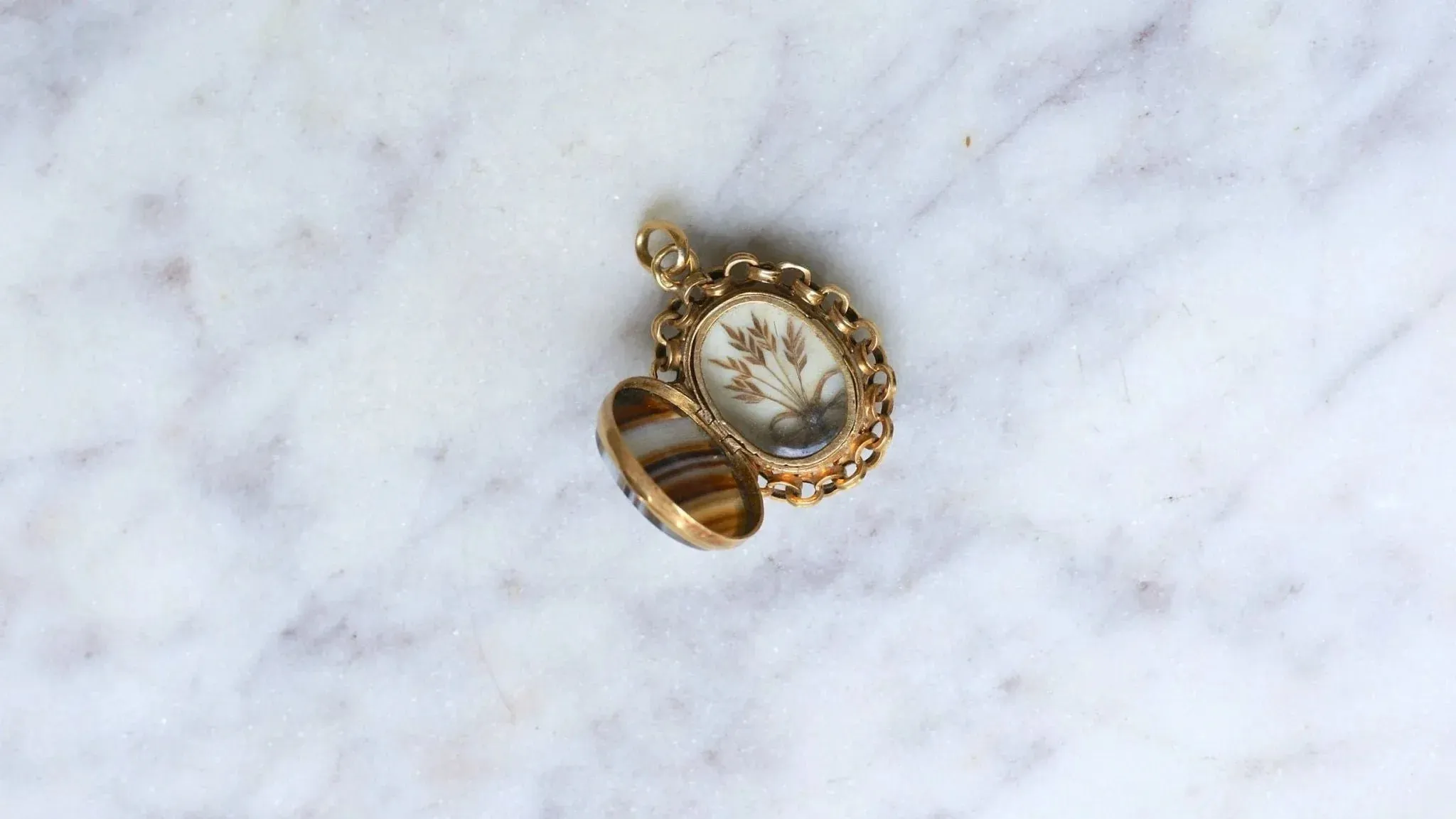 Médaillon Ouvrant Agate et Anneaux Or Jaune sold by 58 Facettes product image thumbnail 3