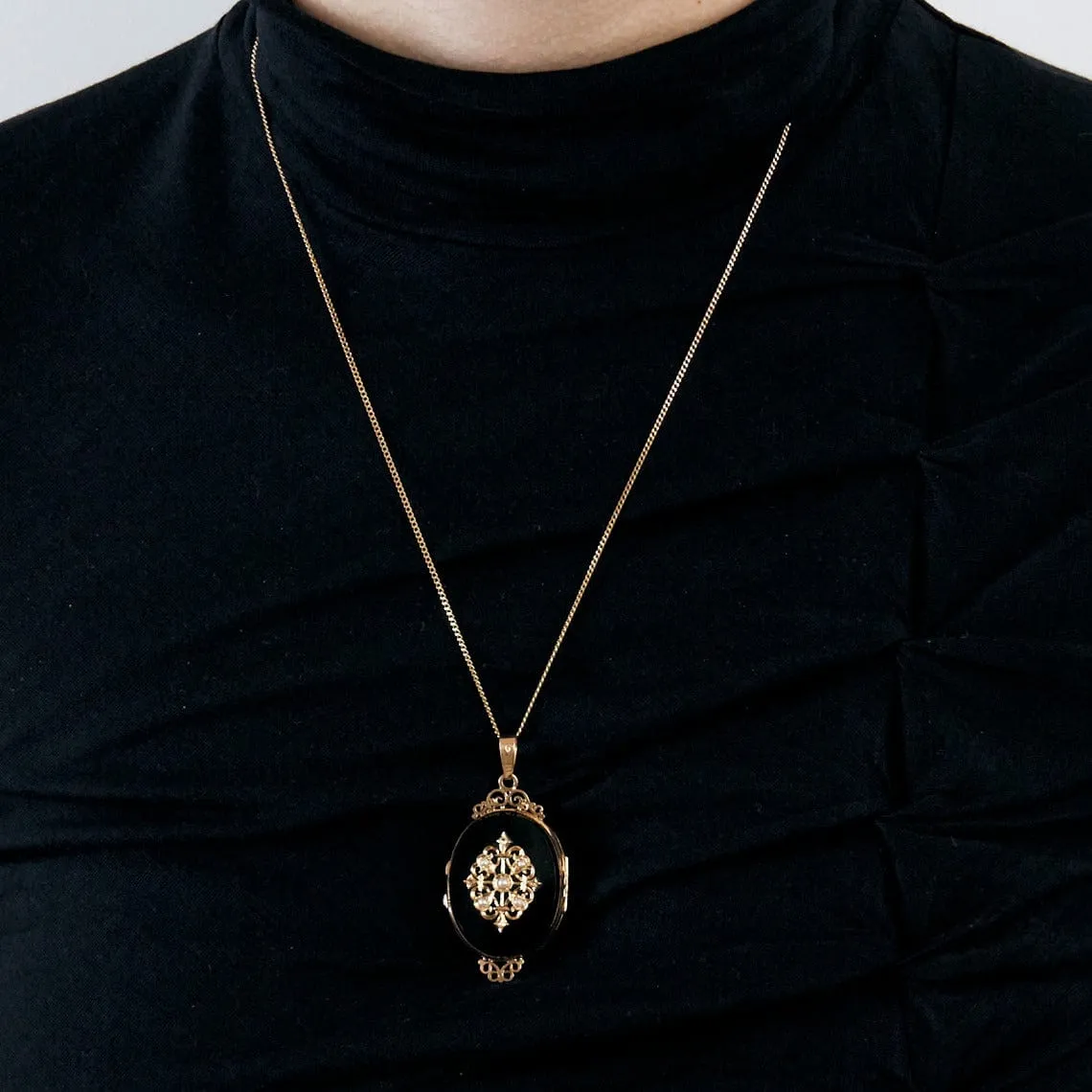 Médaillon ouvrant avec onyx et demi-perles sold by 58 Facettes product image thumbnail 2