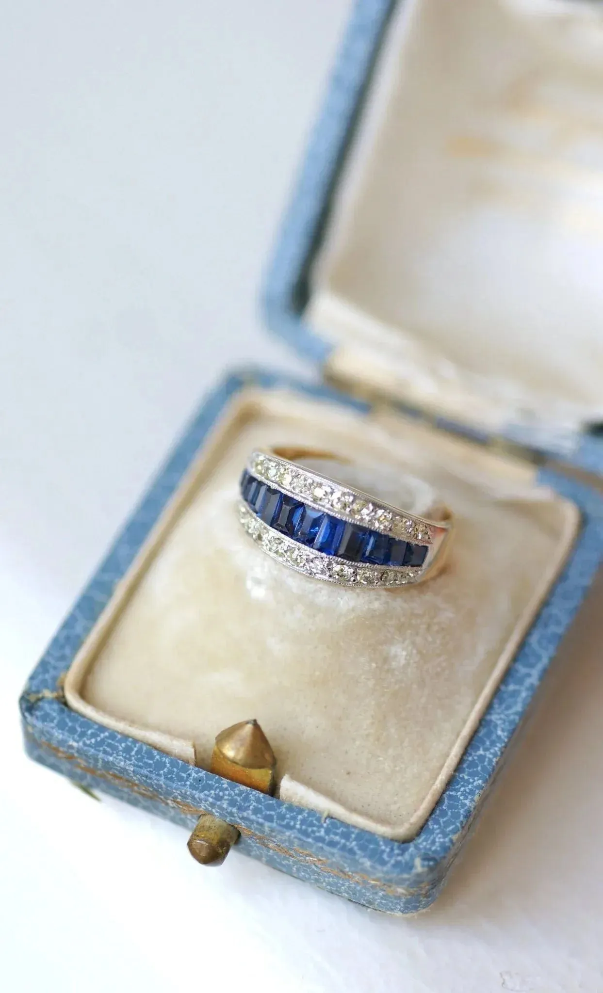 Bague Bandeau Art Deco Saphirs Calibrés et Diamants sold by 58 Facettes product image thumbnail 4