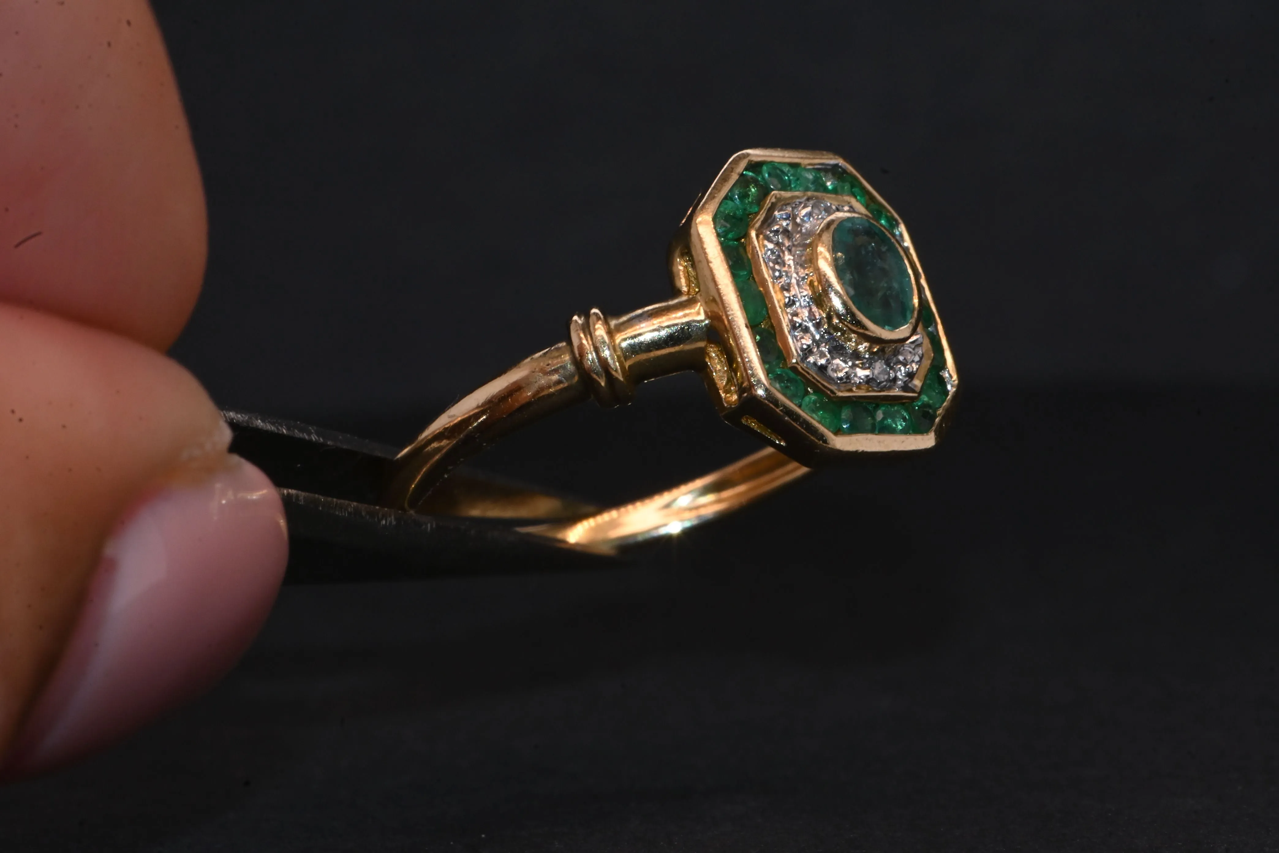 Gold Emerald And Diamond Ring sold by 58 Facettes product image thumbnail 4