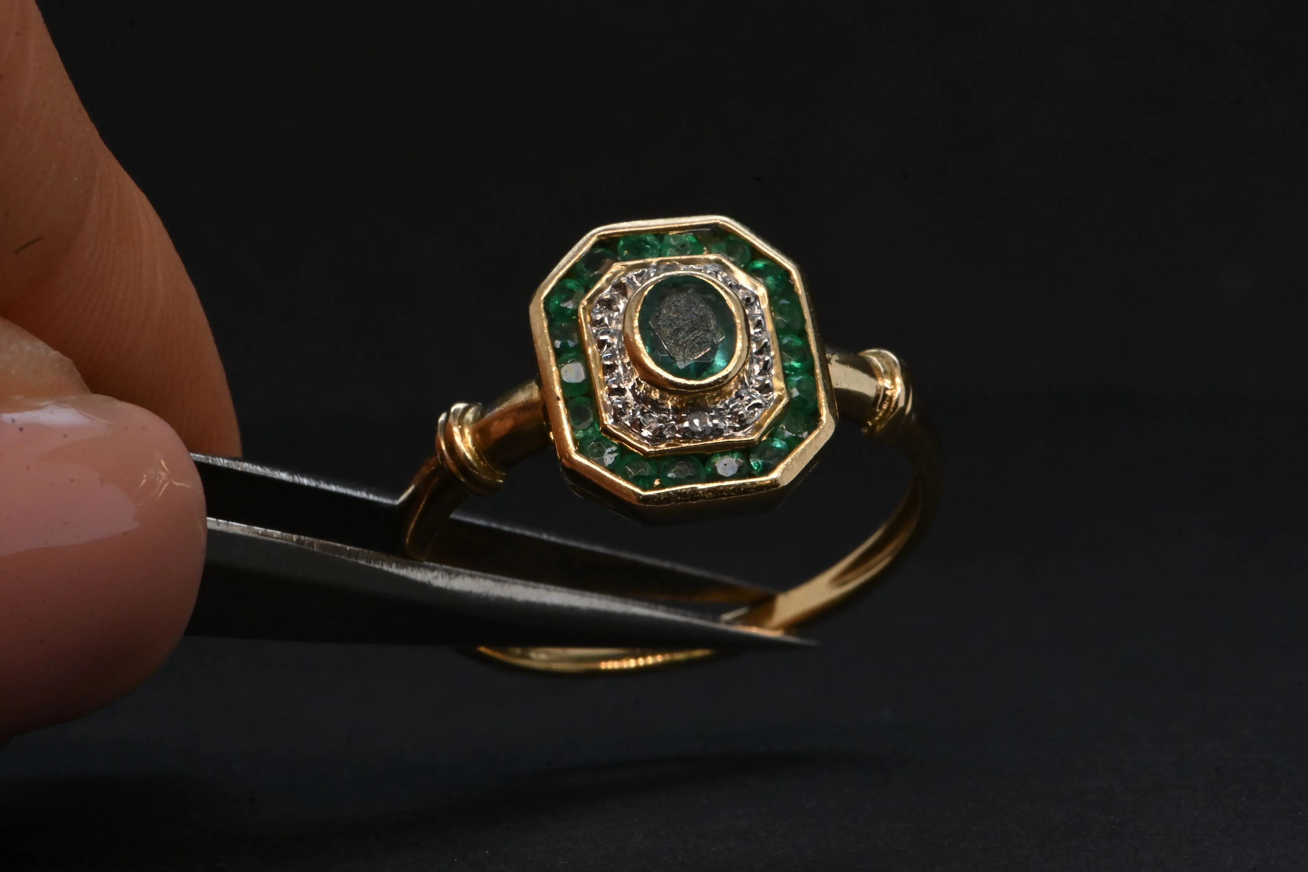 Gold Emerald And Diamond Ring sold by 58 Facettes product image thumbnail 5