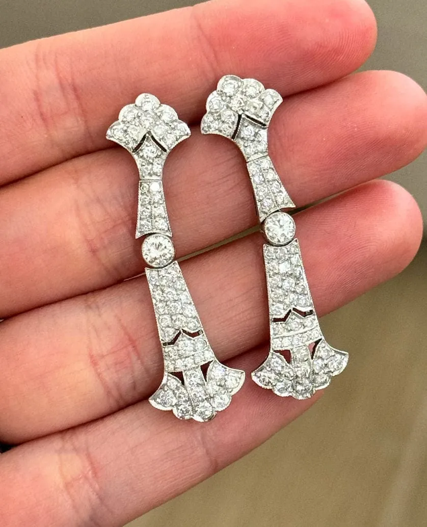 Boucles d'oreilles de style Art Déco en platine avec diamants. sold by 58 Facettes product image thumbnail 3