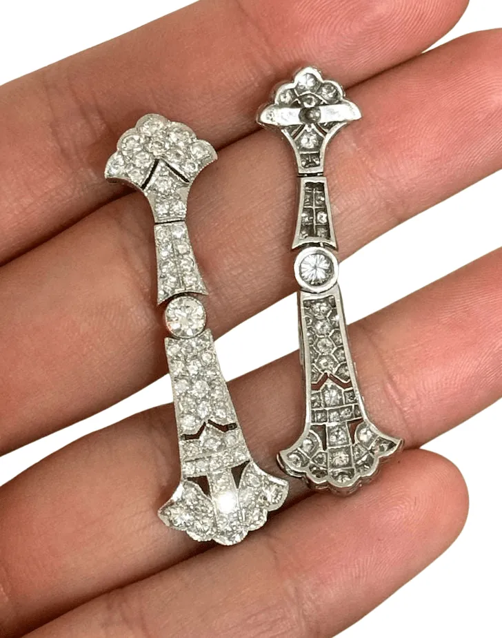 Boucles d'oreilles de style Art Déco en platine avec diamants. sold by 58 Facettes