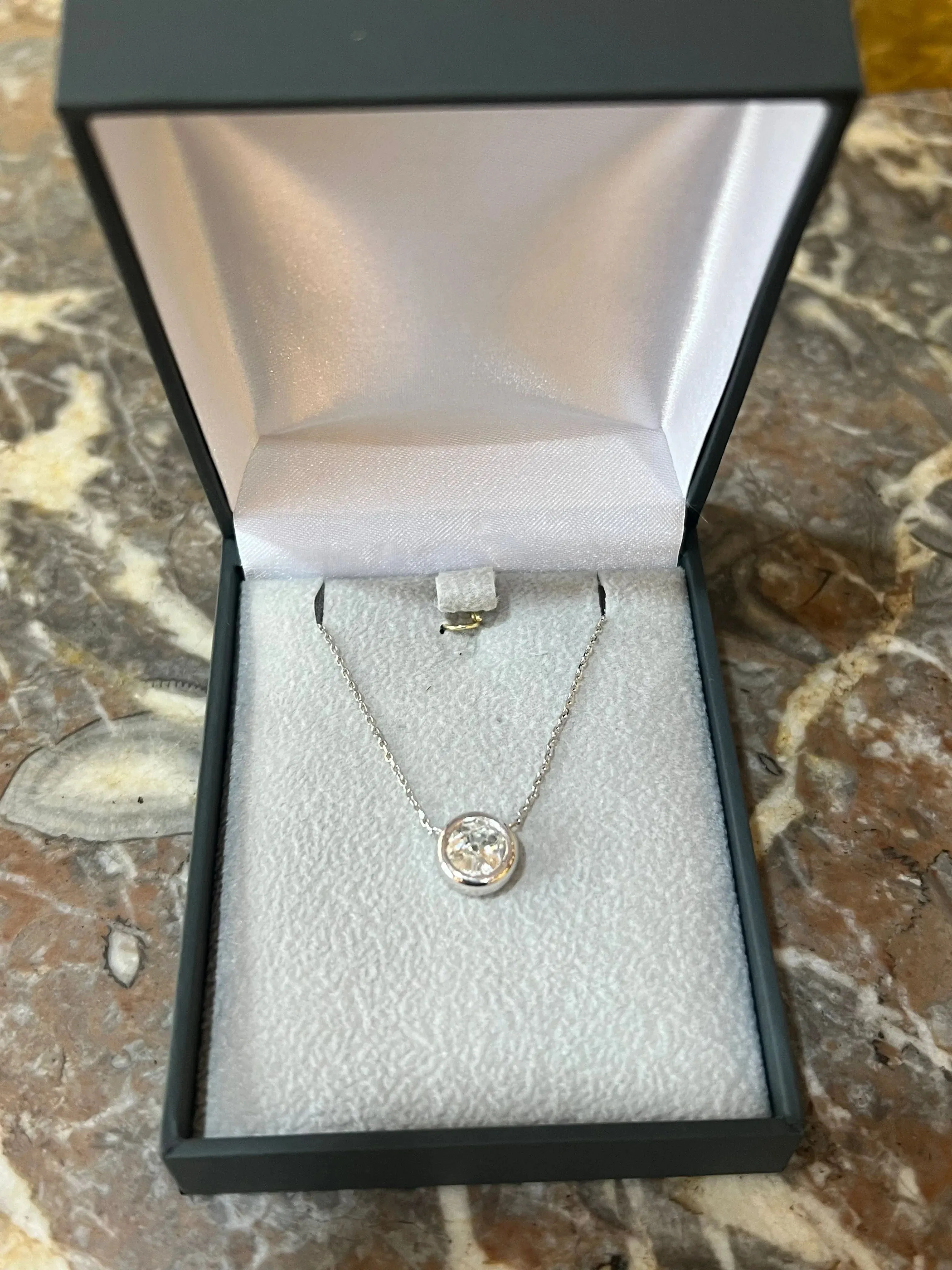 Collier Pneu Diamant 1 Ct Or Gris sold by 58 Facettes product image thumbnail 4