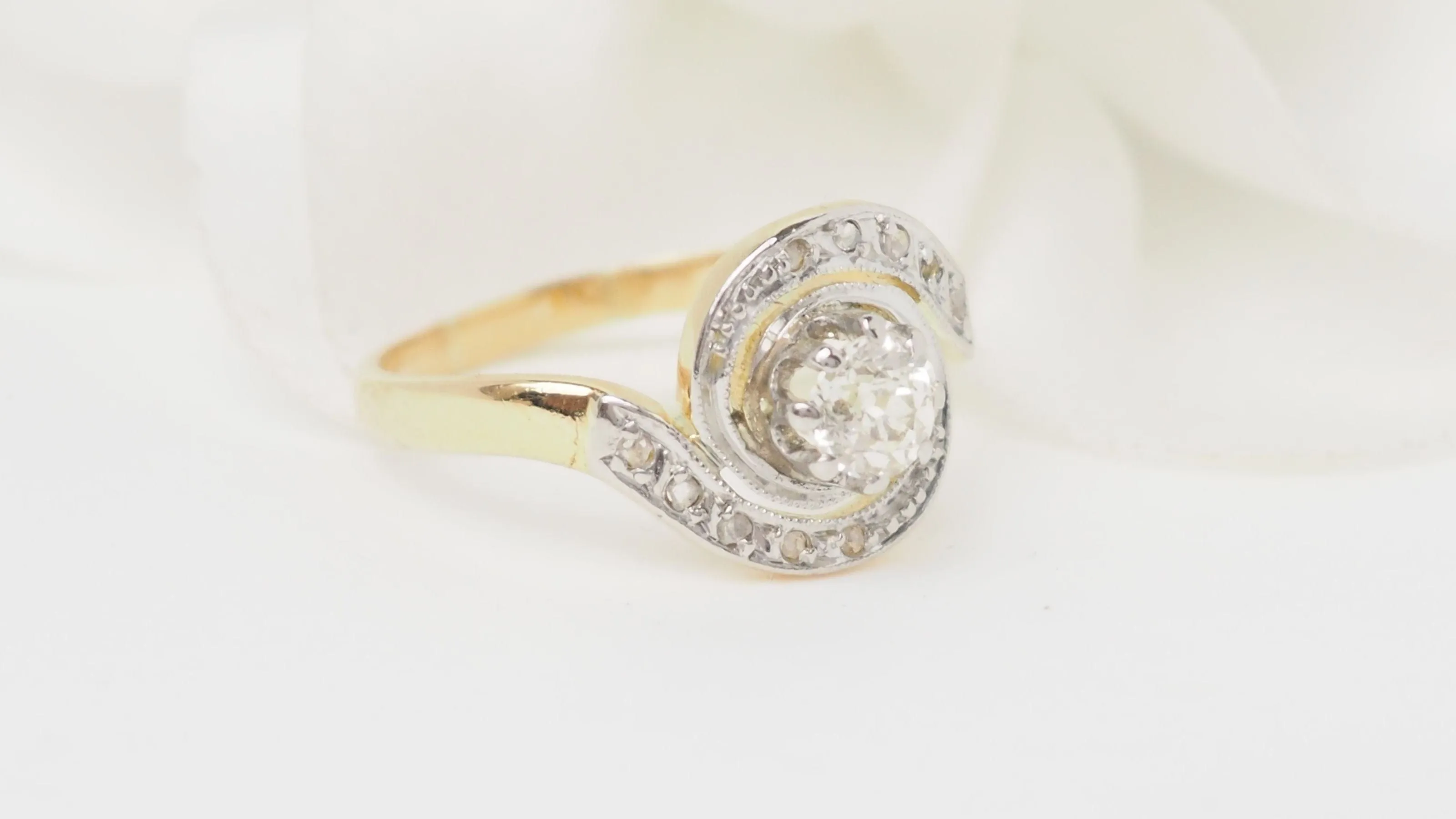 Bague Tourbillon en or et platine, diamants sold by 58 Facettes product image thumbnail 3