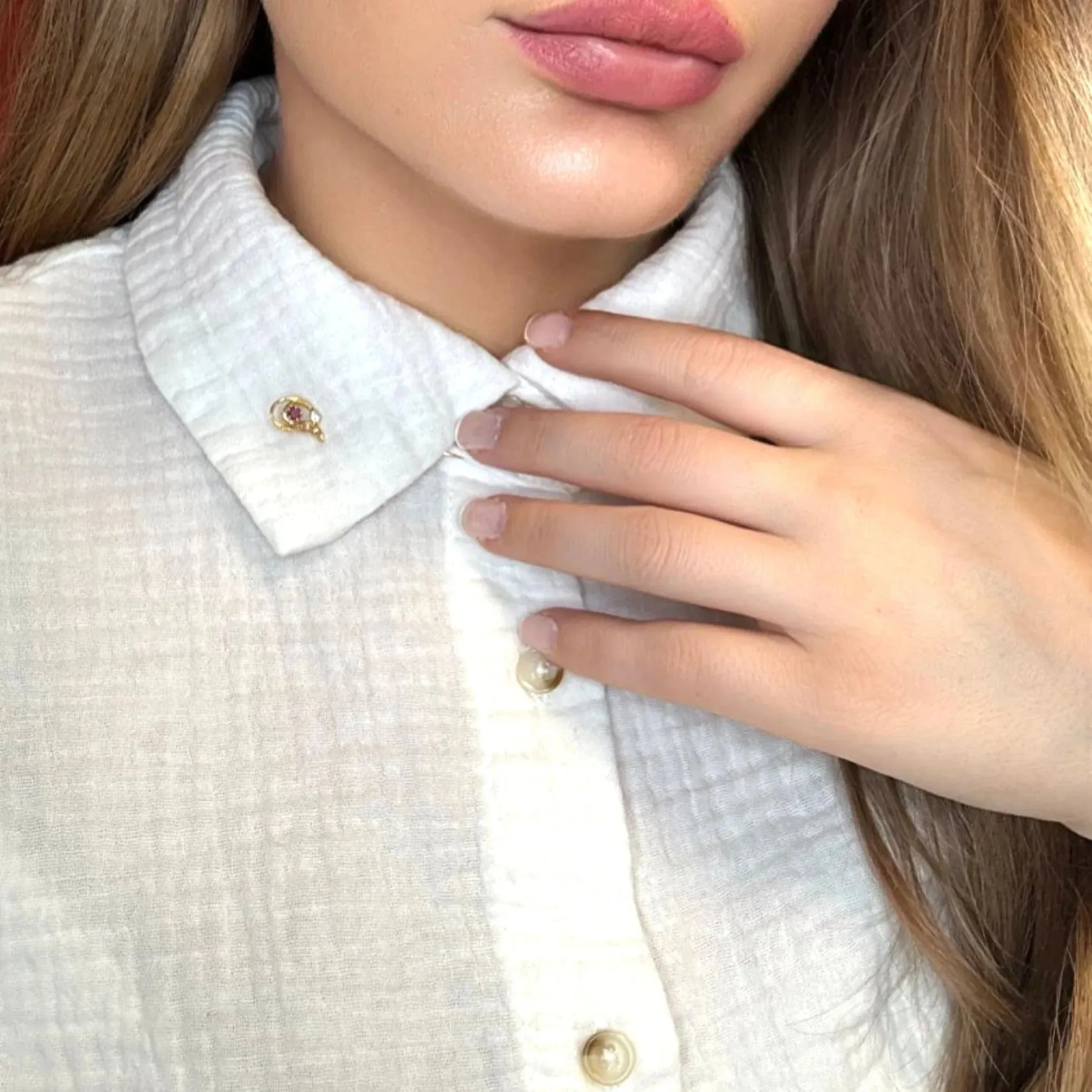 Epingle or jaune, rubis et diamants sold by 58 Facettes product image thumbnail 2