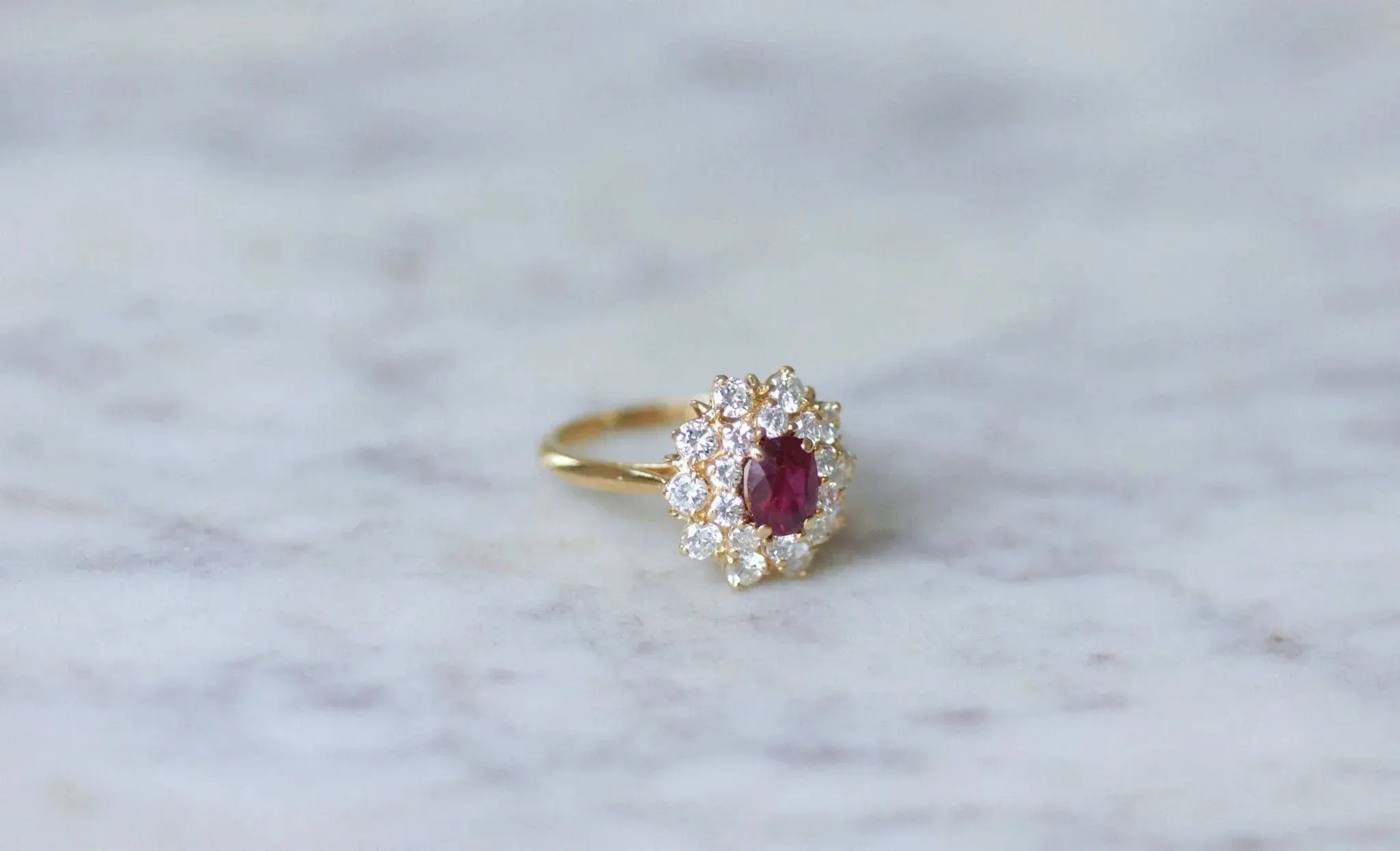 Bague marguerite rubis entourage diamants sold by 58 Facettes product image thumbnail 5