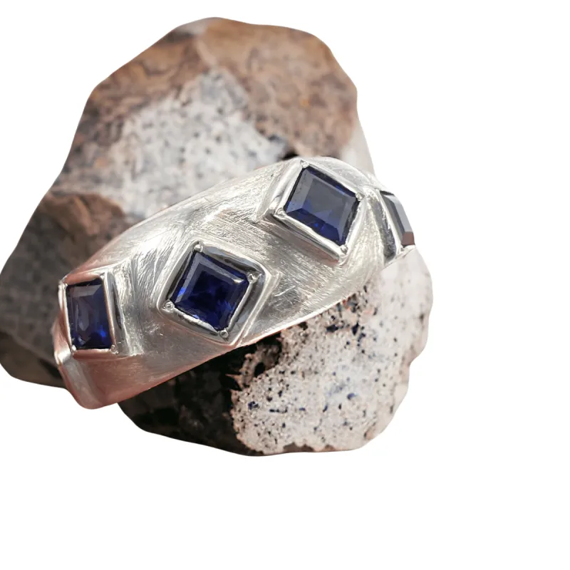 Alliance sertie de saphirs or gris sold by 58 Facettes