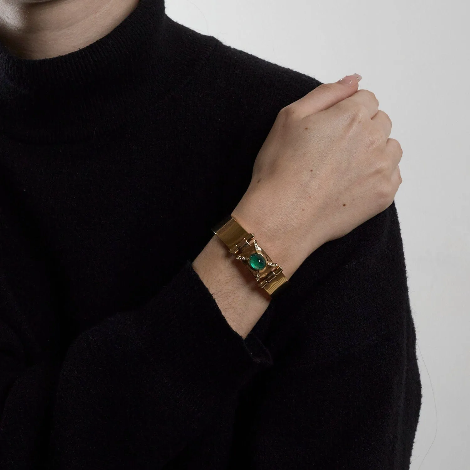 Bracelet Vintage en or jaune avec Émeraude en cabochon sold by 58 Facettes product image thumbnail 2