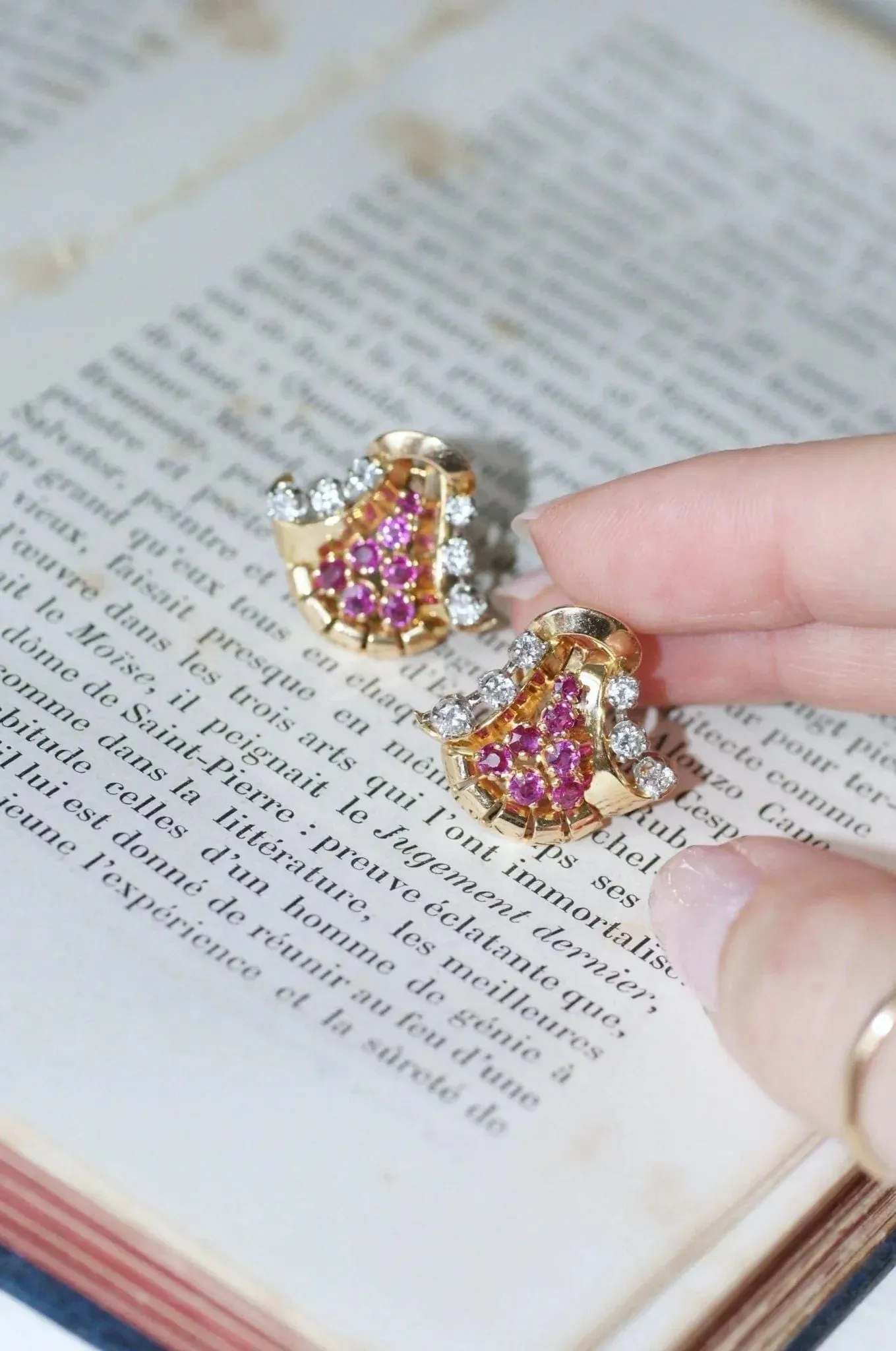 Boucles d'Oreilles Rétro Or Rose, rubis, et diamants sold by 58 Facettes product image thumbnail 4