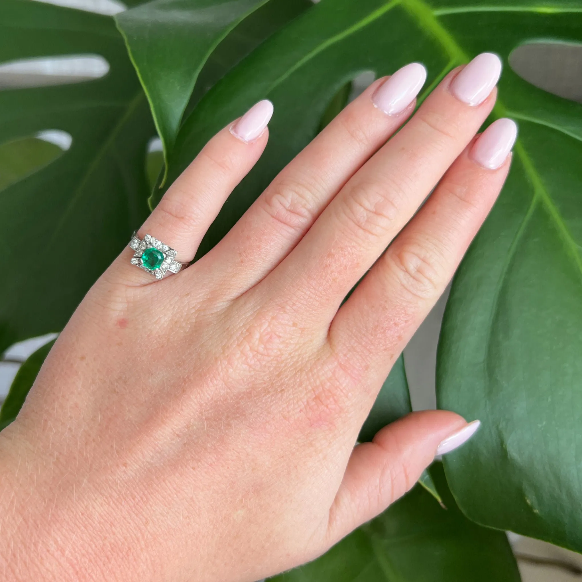 Bague art déco or blanc émeraude diamants sold by 58 Facettes product image thumbnail 2