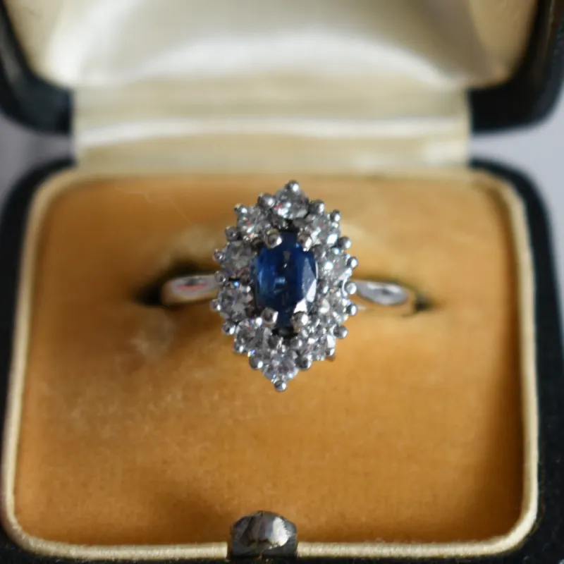 Bague or blanc saphir diamants sold by 58 Facettes