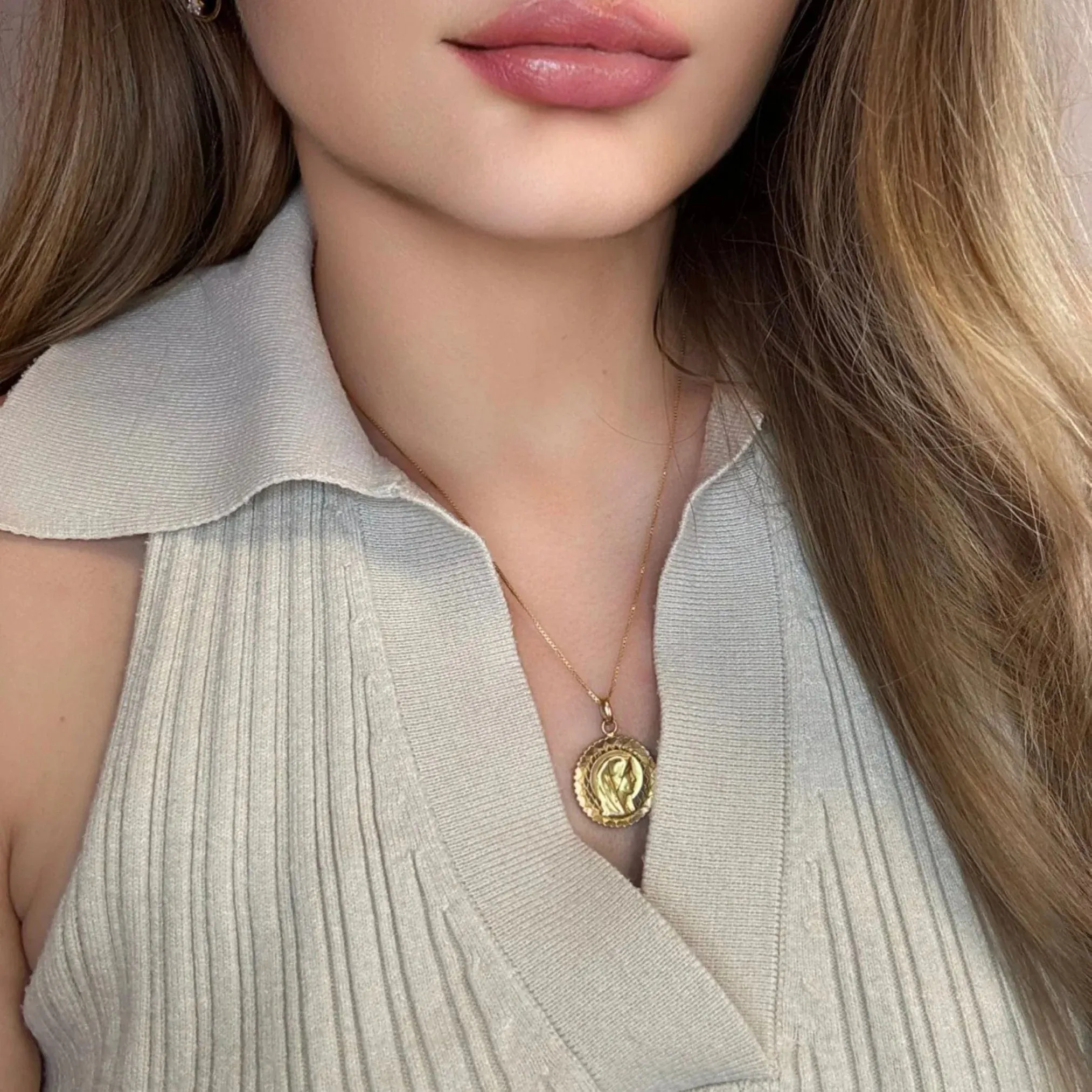 Médaille Marie or jaune sold by 58 Facettes product image thumbnail 2