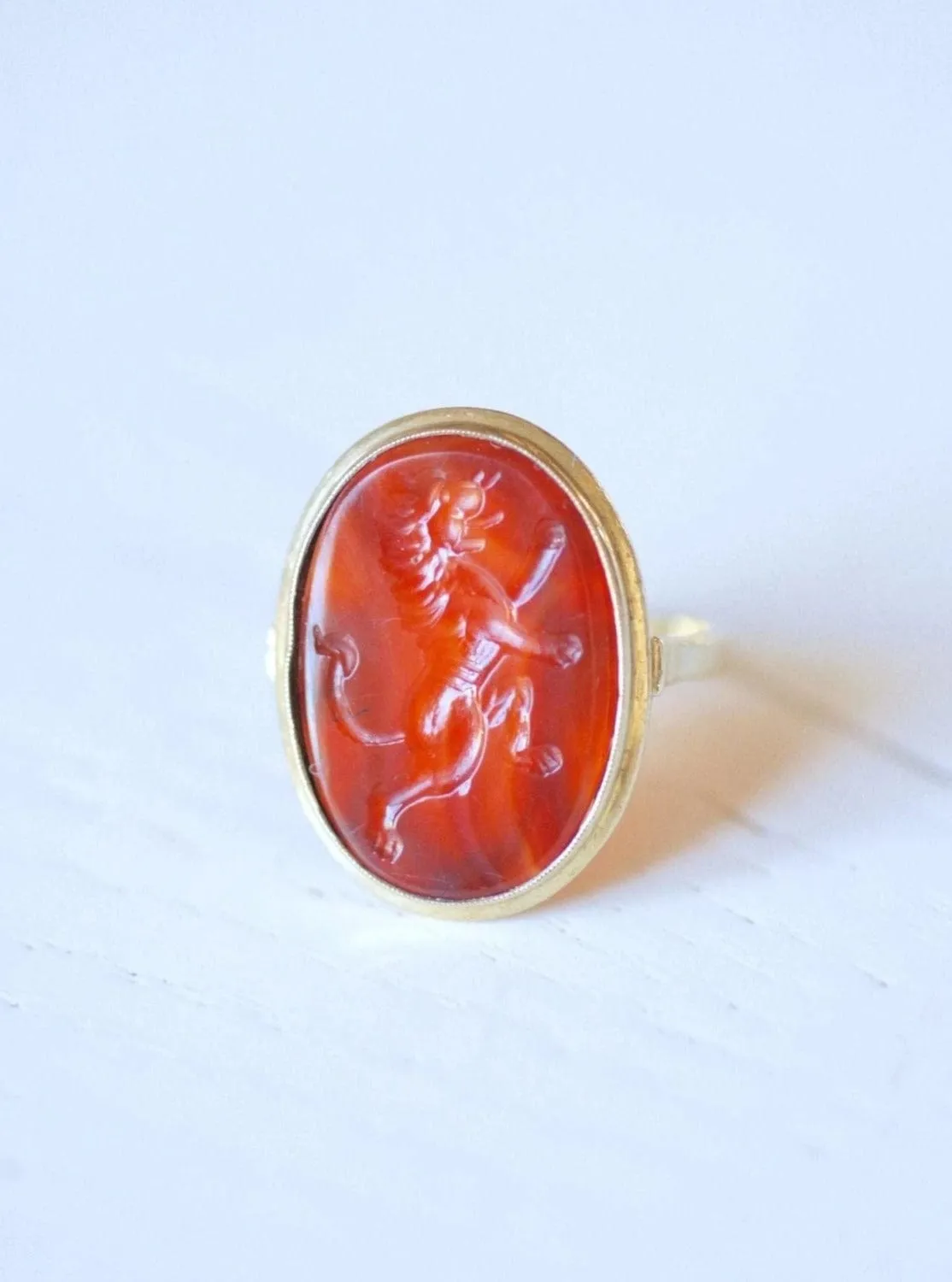 Bague ancienne cornaline intaille lion sur or sold by 58 Facettes product image thumbnail 2