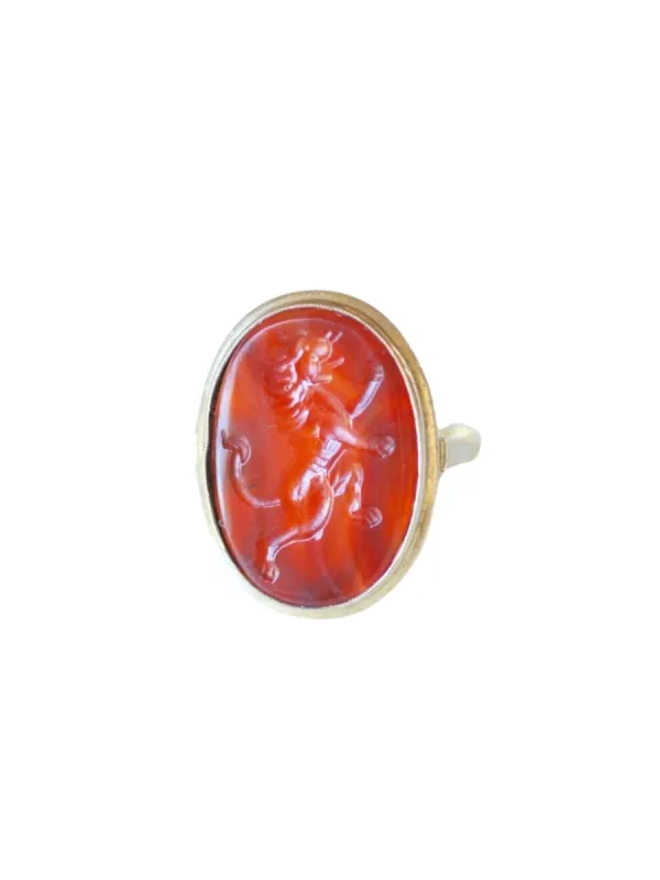 Bague ancienne cornaline intaille lion sur or sold by 58 Facettes
