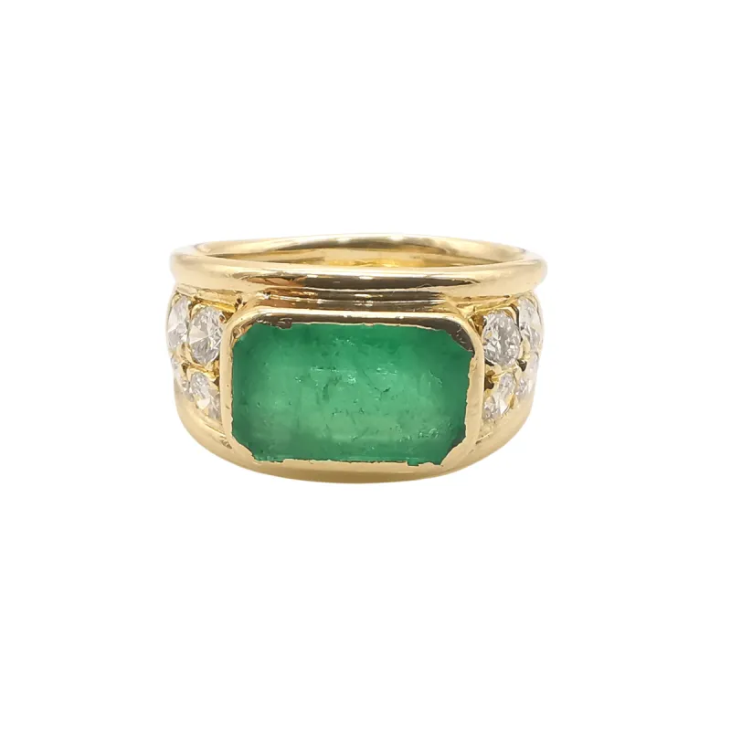 Bague en or jaune, émeraude et diamants sold by 58 Facettes
