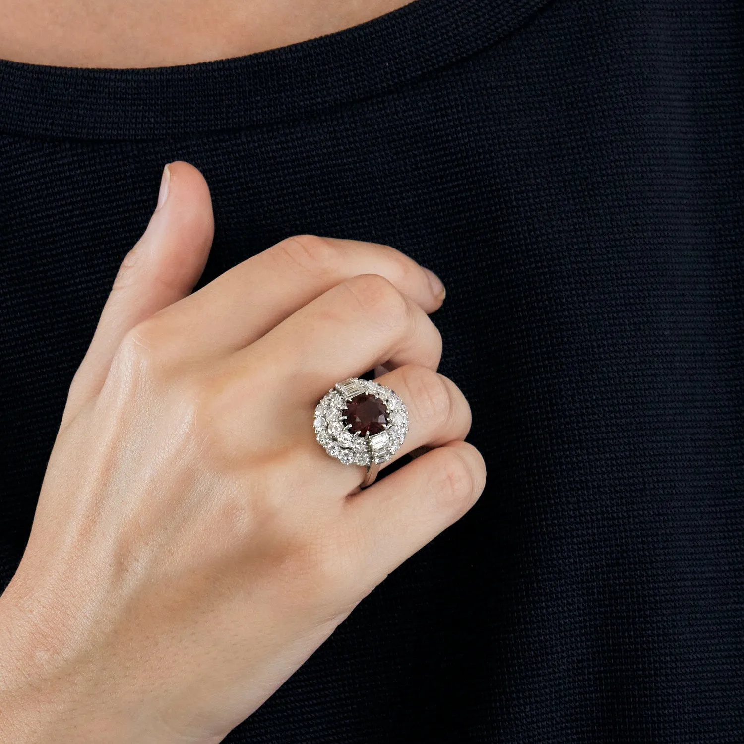 Bague en or gris rubis et diamants sold by 58 Facettes product image thumbnail 2