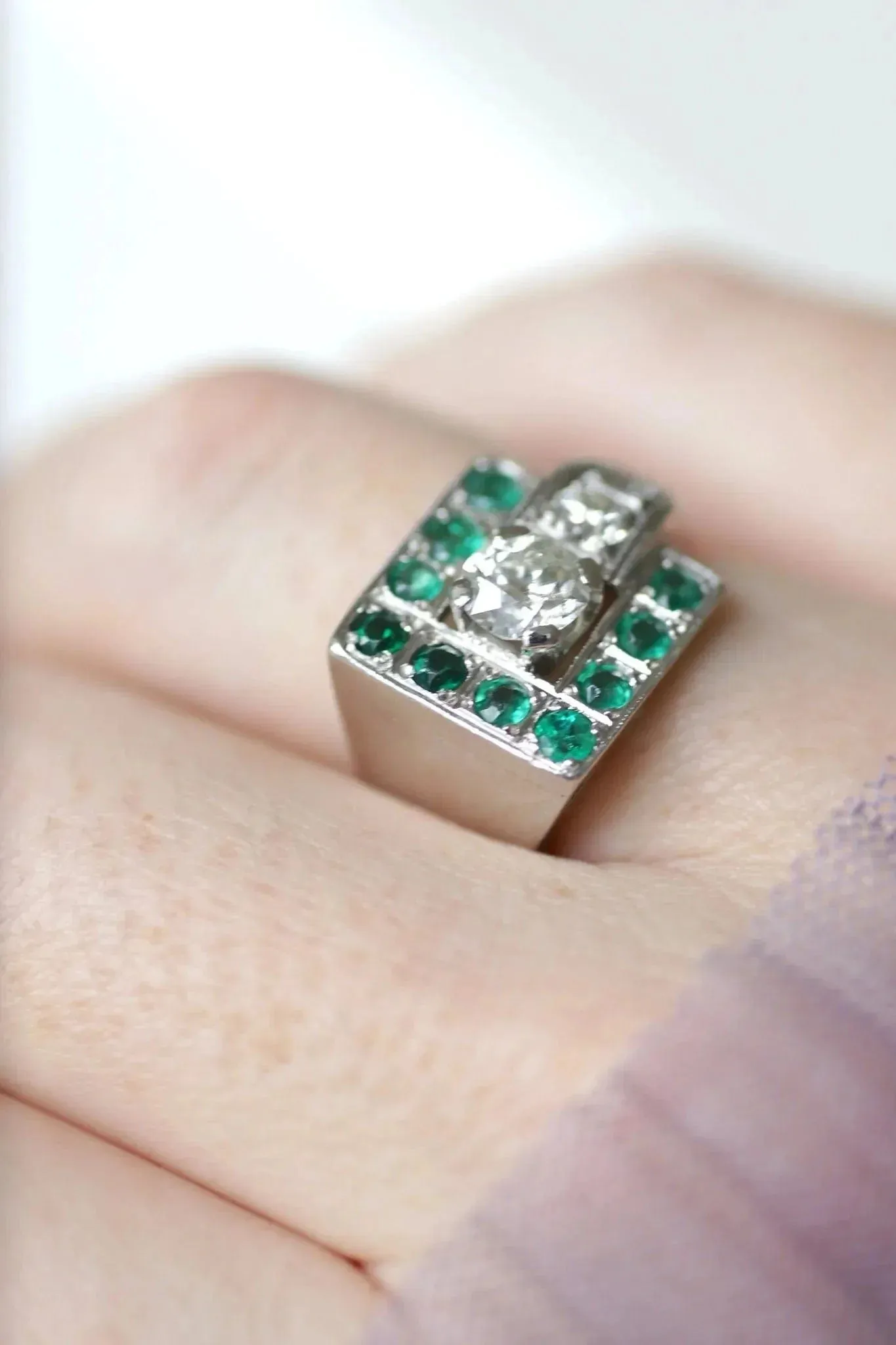 Chevalière Art Deco émeraudes et diamants sold by 58 Facettes product image thumbnail 2