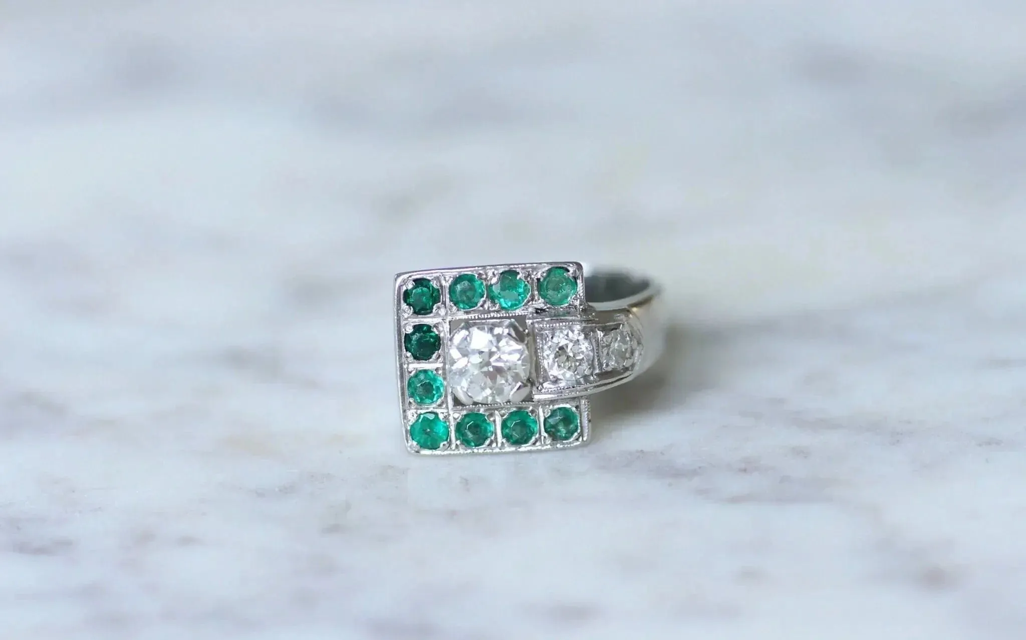 Chevalière Art Deco émeraudes et diamants sold by 58 Facettes product image thumbnail 3