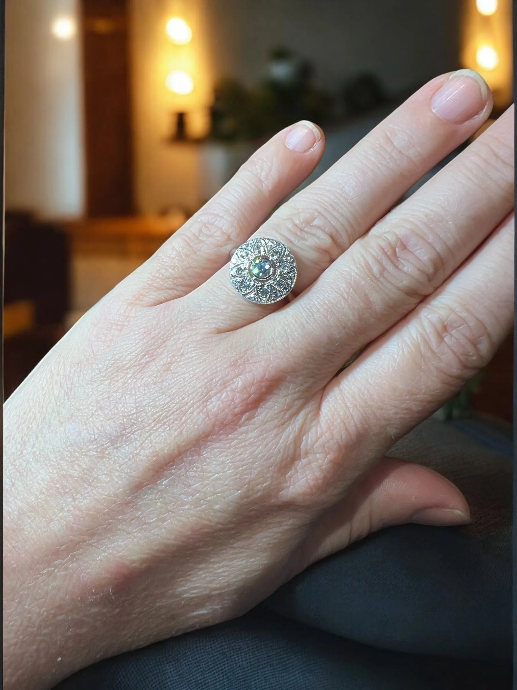 Bague sertie de diamants fleur or blanc sold by 58 Facettes product image thumbnail 5