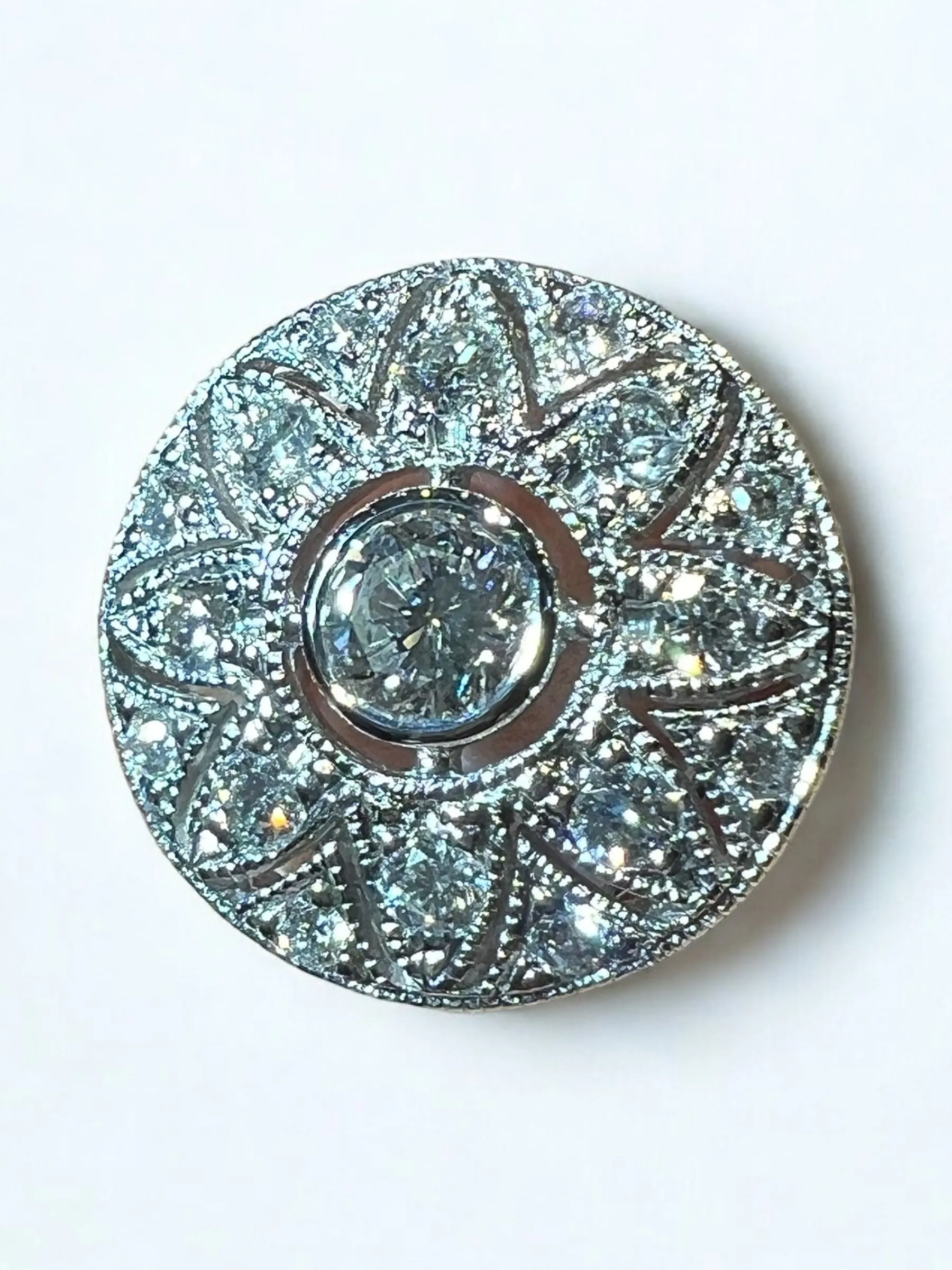 Bague sertie de diamants fleur or blanc sold by 58 Facettes product image thumbnail 2