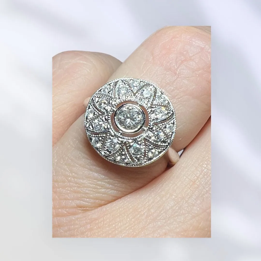 Bague sertie de diamants fleur or blanc sold by 58 Facettes product image thumbnail 3