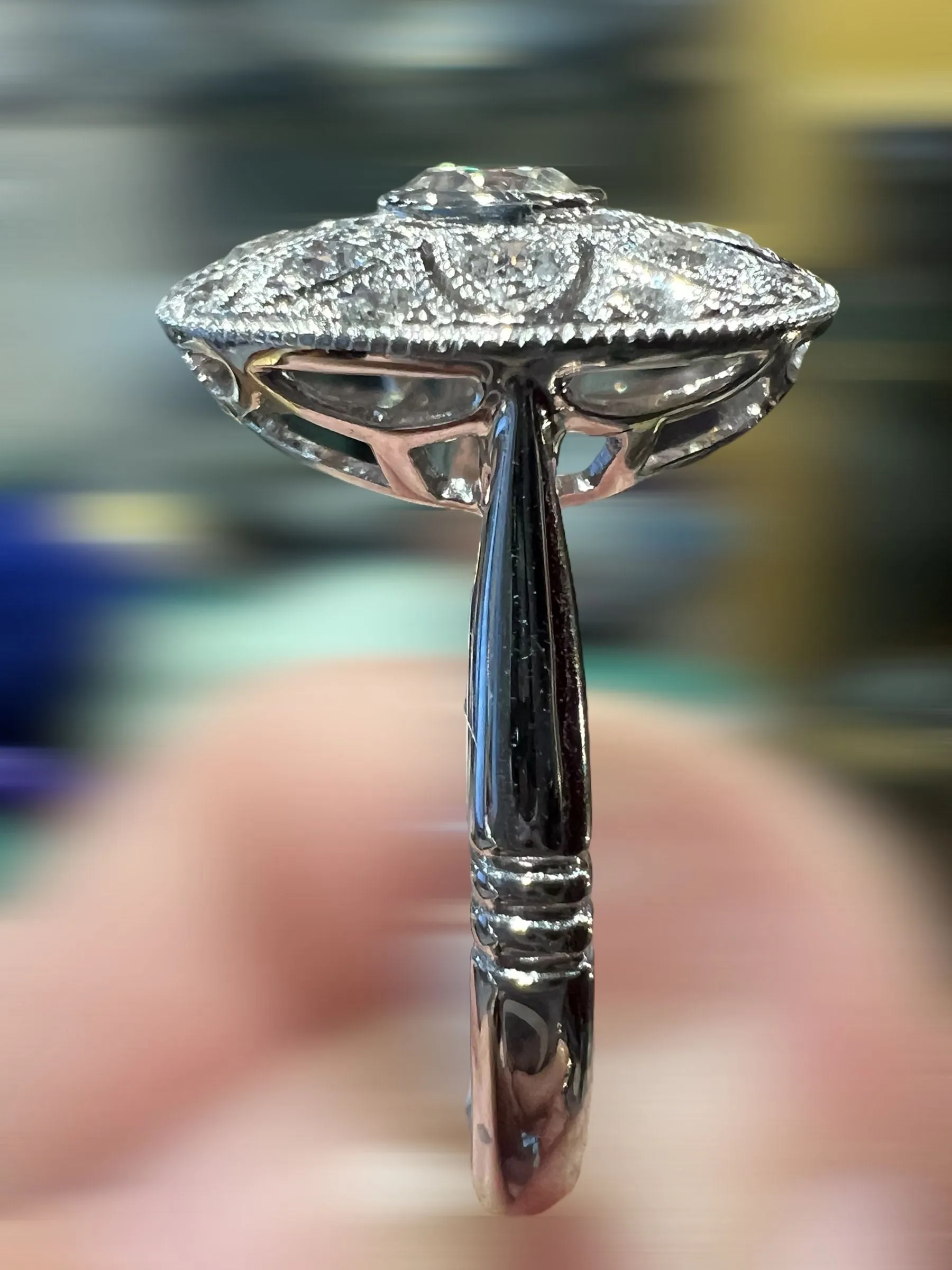 Bague sertie de diamants fleur or blanc sold by 58 Facettes product image thumbnail 4