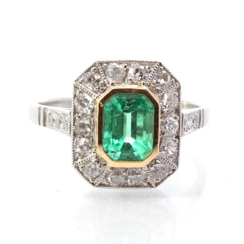Bague émeraude diamants en platine sold by 58 Facettes