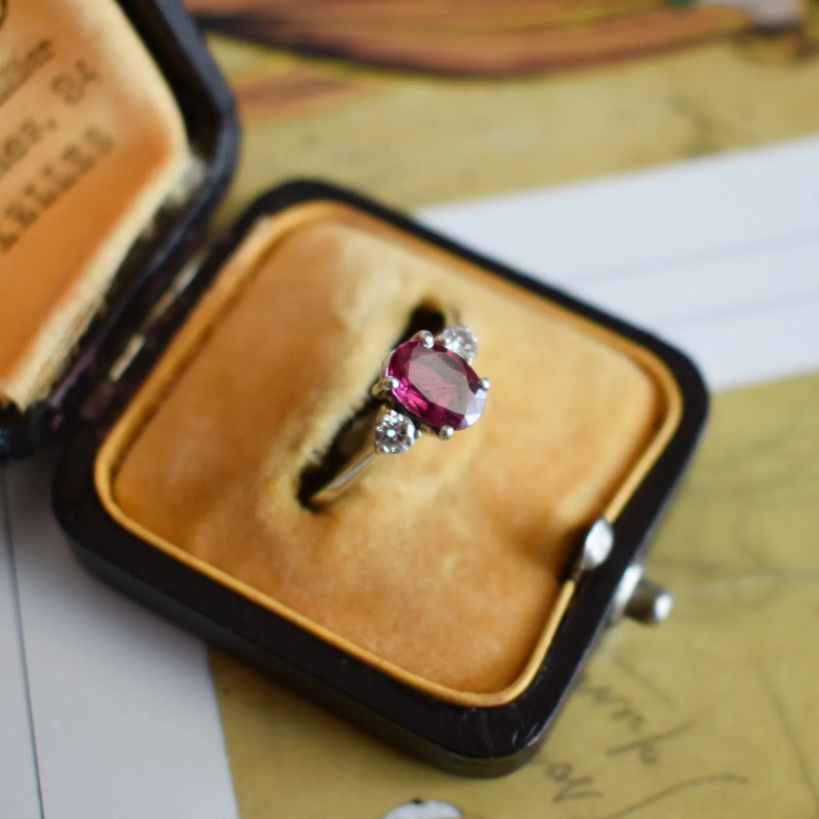 Bague trilogie or et platine rubis et diamants sold by 58 Facettes product image thumbnail 4