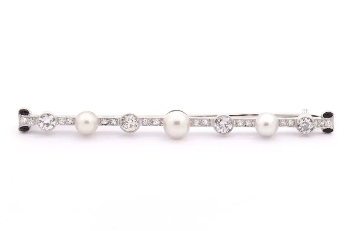 Broche Art Déco en or blanc sertie de perles fines, d'onyx et de diamants sold by 58 Facettes