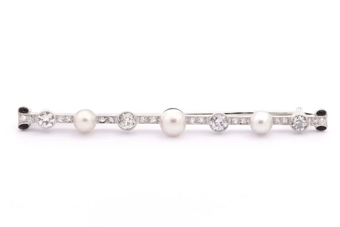 Broche Art Déco en or blanc sertie de perles fines, d'onyx et de diamants sold by 58 Facettes
