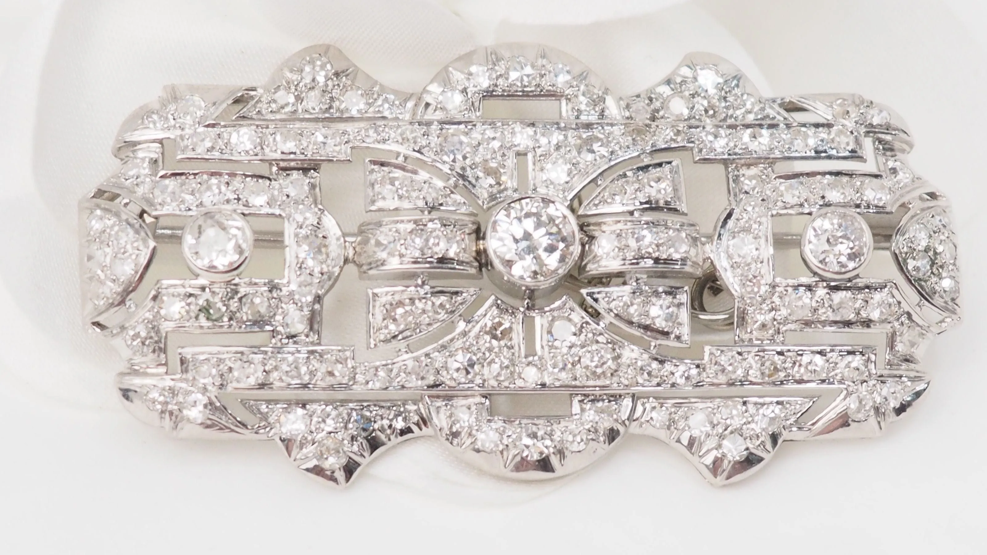 Broche Art Déco en platine et diamants sold by 58 Facettes product image thumbnail 4