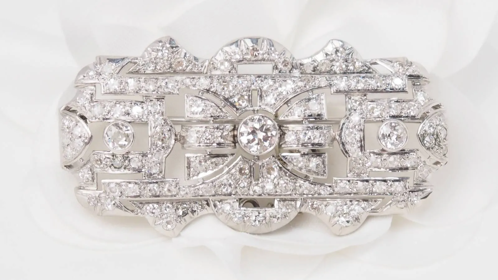 Broche Art Déco en platine et diamants sold by 58 Facettes product image thumbnail 2
