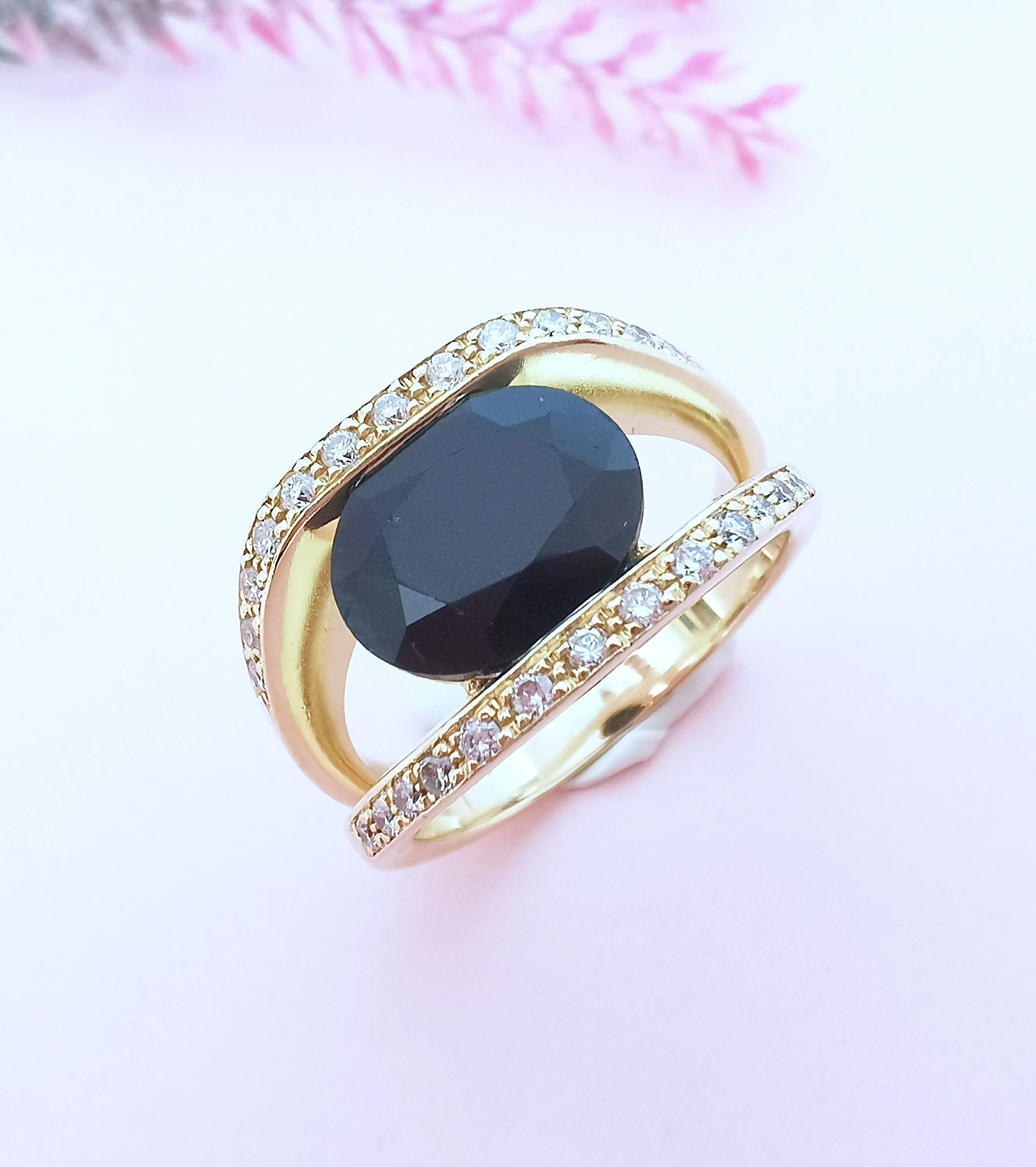 Bague Saphir de 3 carats - Diamants Or Jaune sold by 58 Facettes product image thumbnail 2