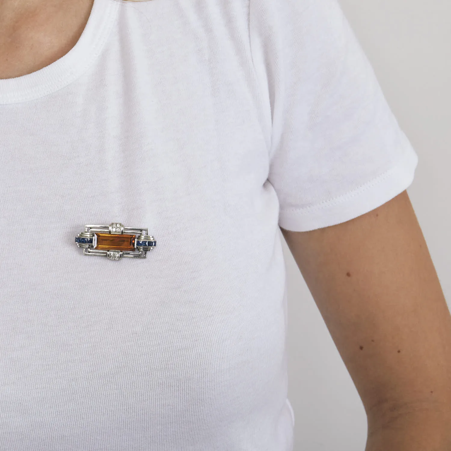 Broche platine et or gris citrine et diamants sold by 58 Facettes product image thumbnail 2